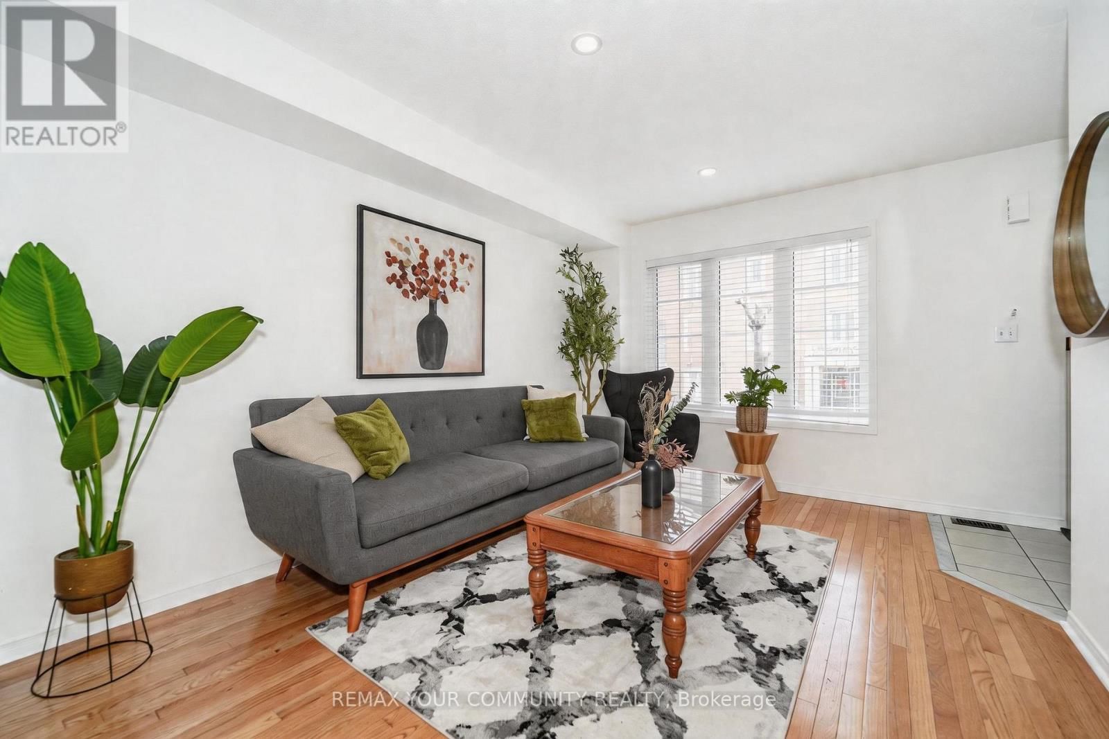 10 TED WRAY CIRCLE Image 7