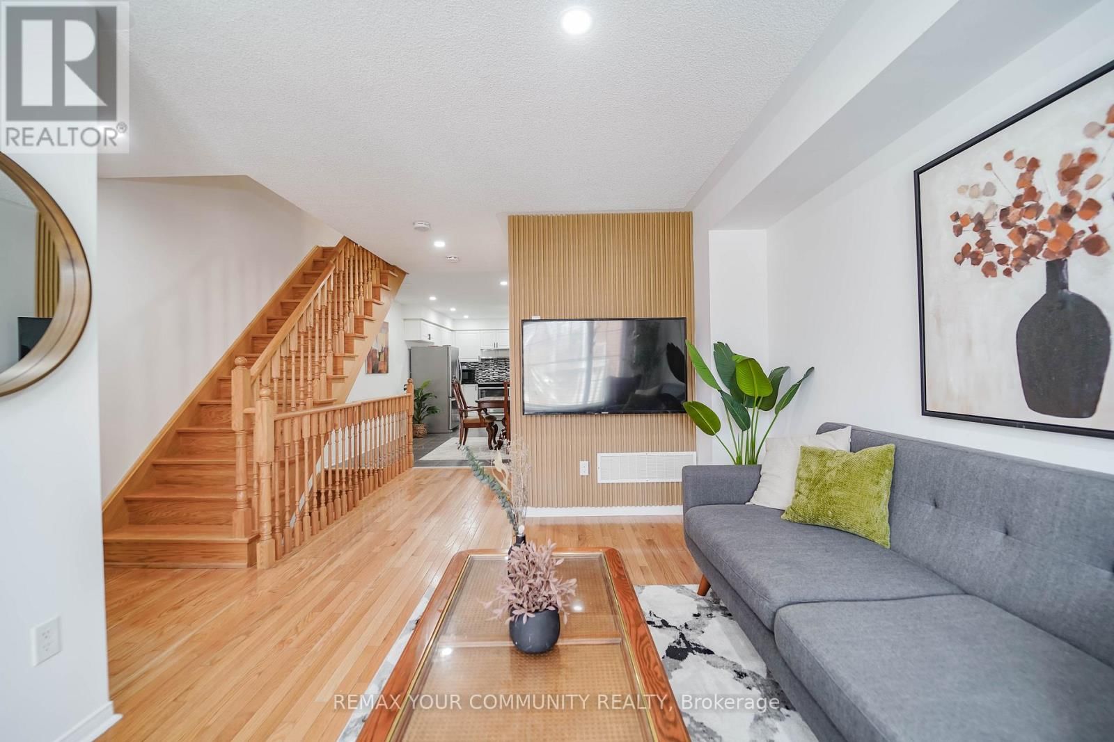 10 TED WRAY CIRCLE Image 8