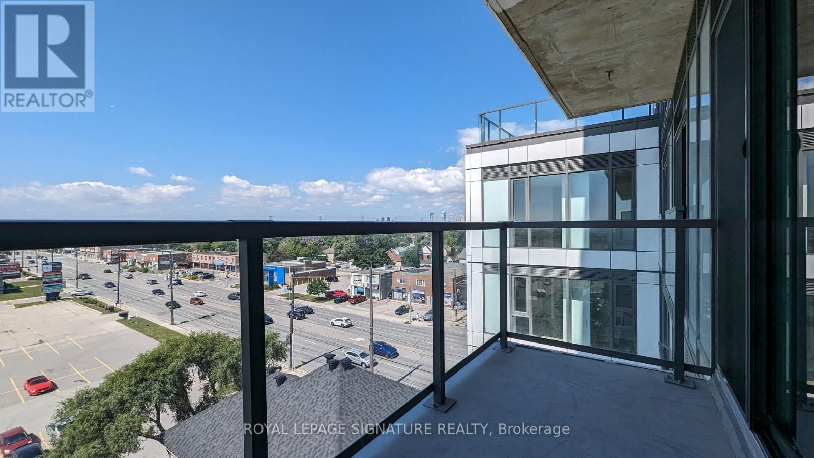 619 - 1195 THE QUEENSWAY Image 7