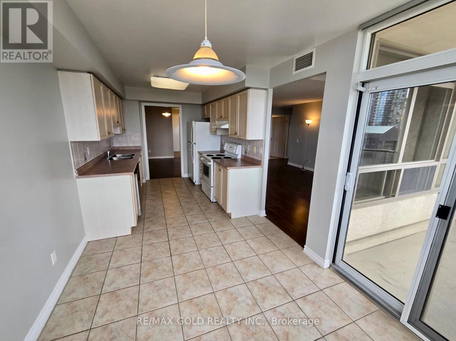 1505 - 35 KINGSBRIDGE GARDEN CIRCLE Image 14