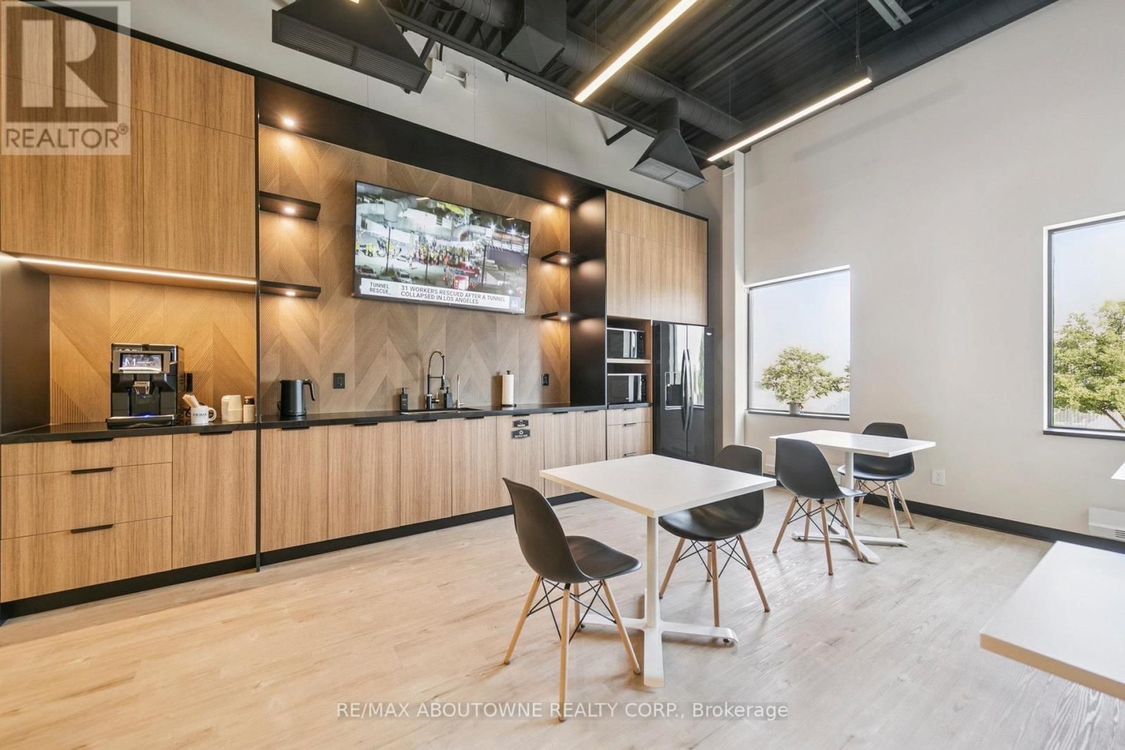 211-A - 320 MATHESON BOULEVARD WEST Image 11