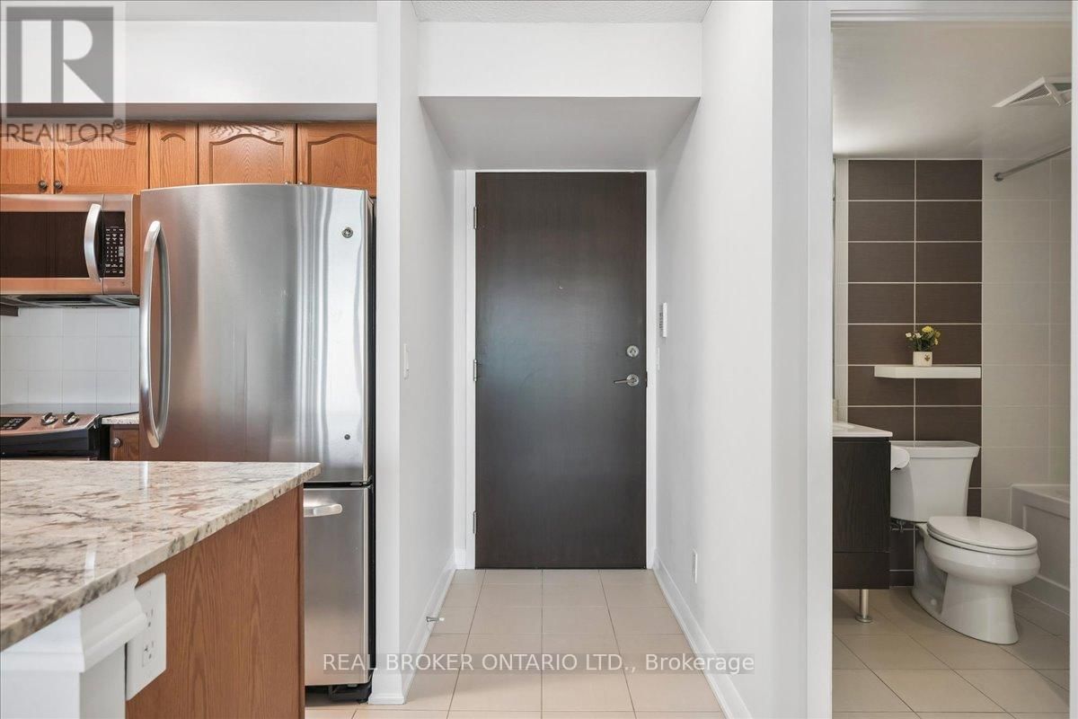 1704 - 205 SHERWAY GARDENS ROAD Image 4