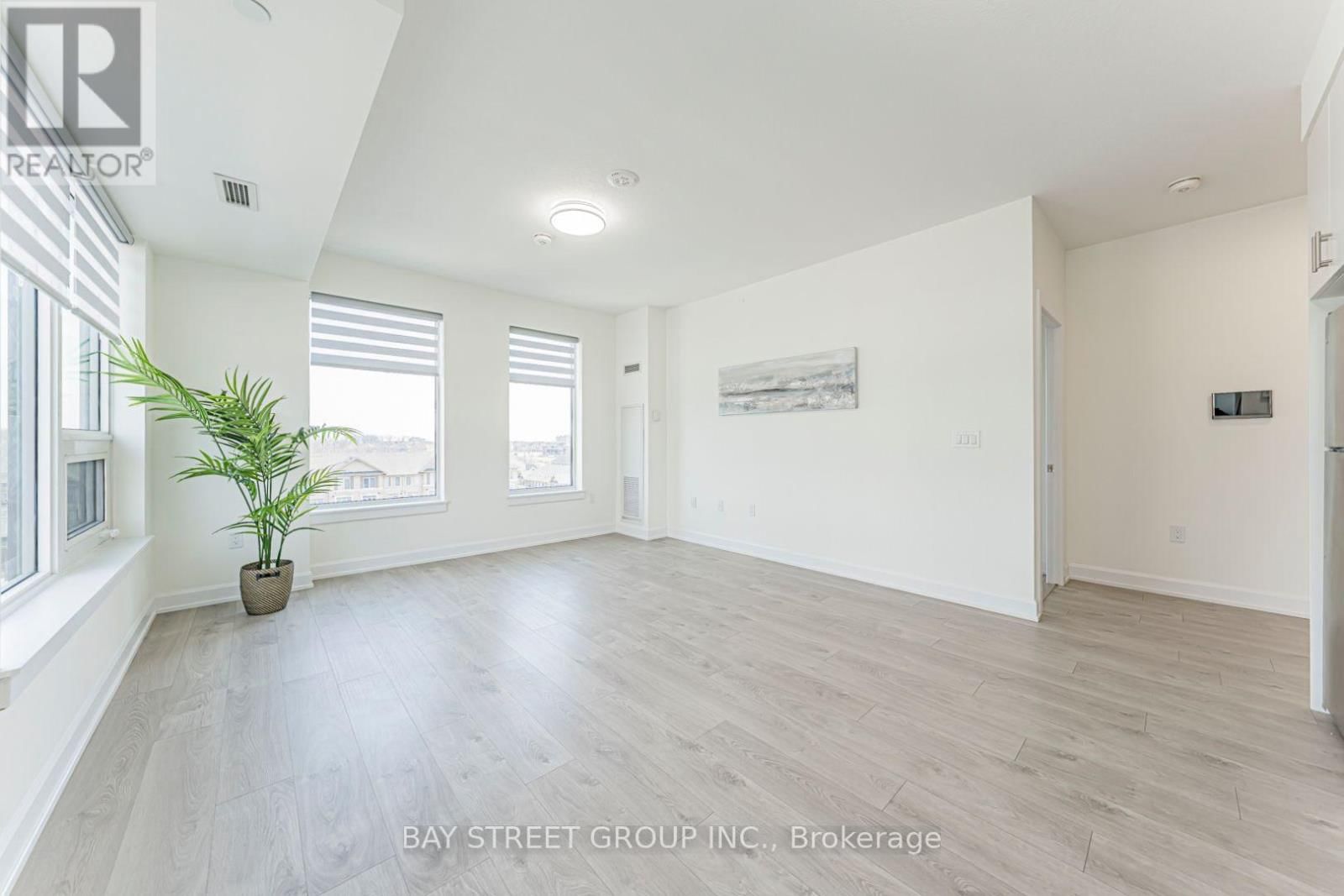 524 - 3200 WILLIAM COLTSON AVENUE Image 12