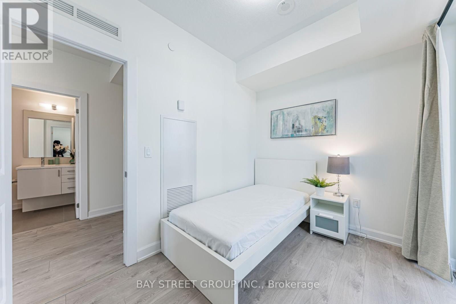 524 - 3200 WILLIAM COLTSON AVENUE Image 17