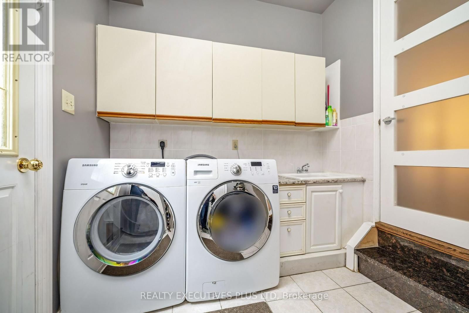 3099 HICKLING COURT Image 19