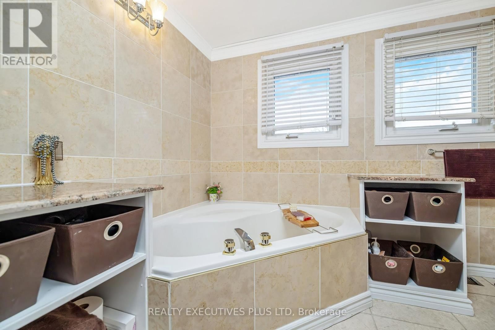 3099 HICKLING COURT Image 24