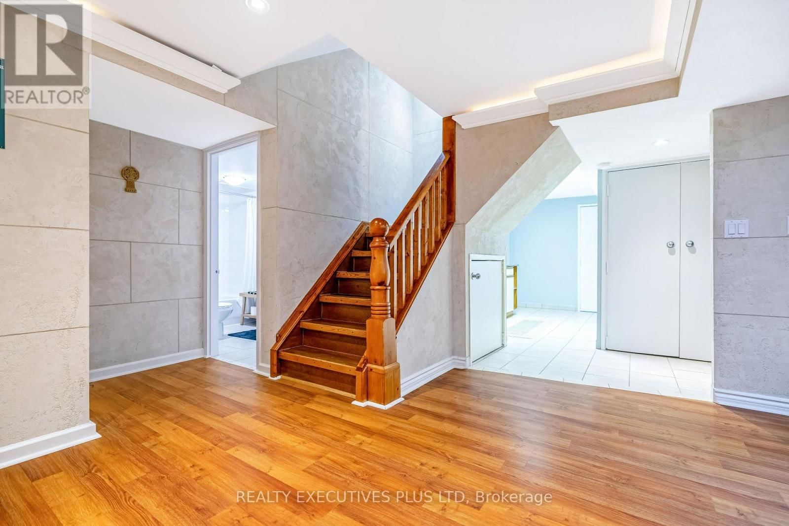 3099 HICKLING COURT Image 33