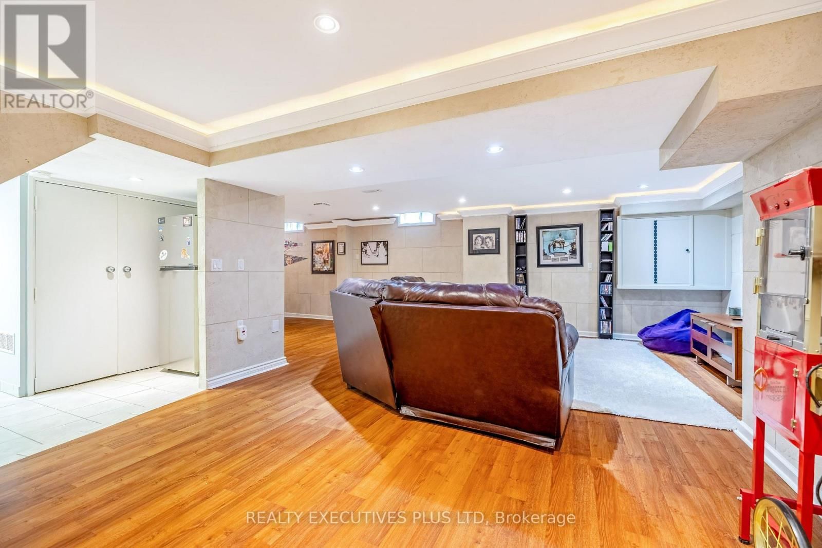 3099 HICKLING COURT Image 34