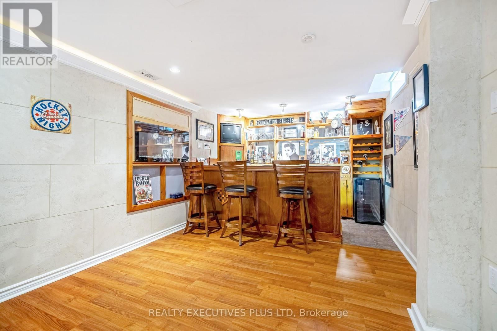 3099 HICKLING COURT Image 37