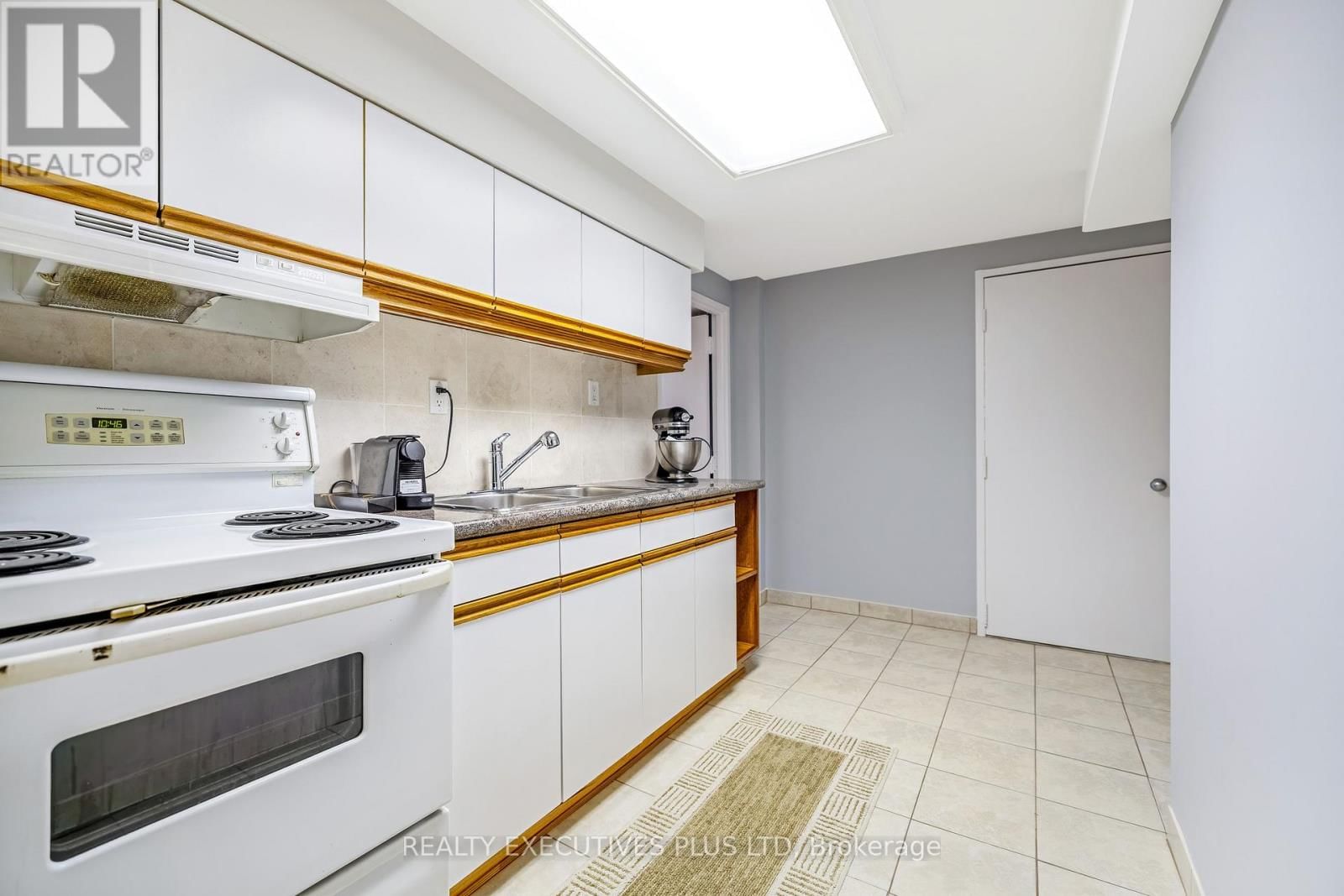3099 HICKLING COURT Image 38