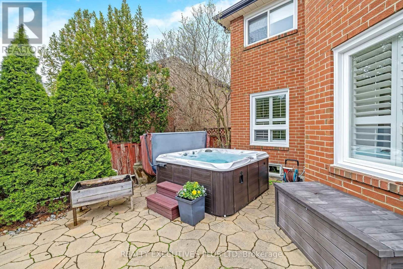 3099 HICKLING COURT Image 43