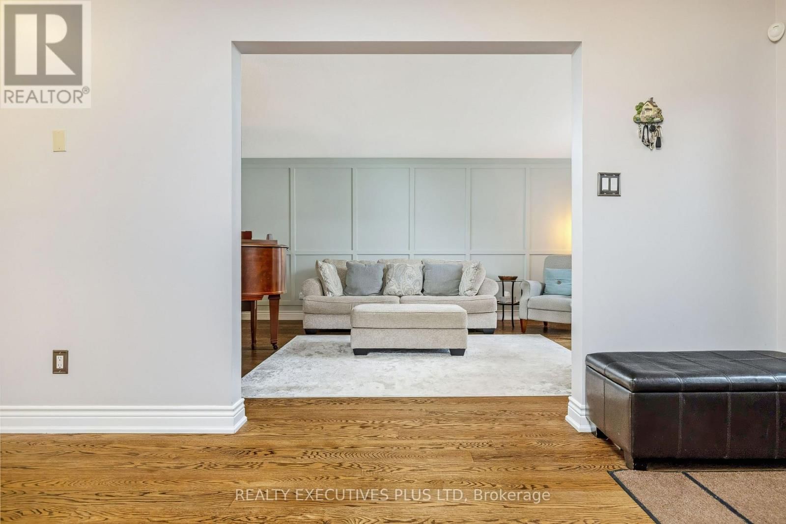 3099 HICKLING COURT Image 5