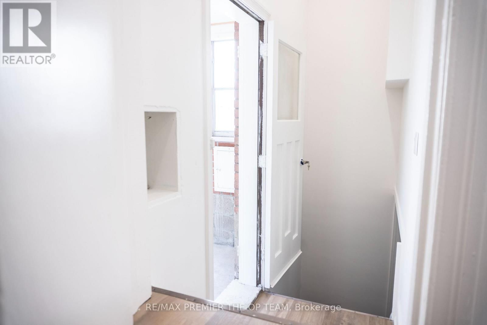 Upper - 148 MARTIN GROVE ROAD Image 16