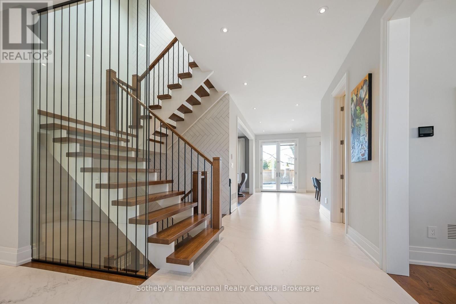 382 SANDHURST DRIVE Image 11