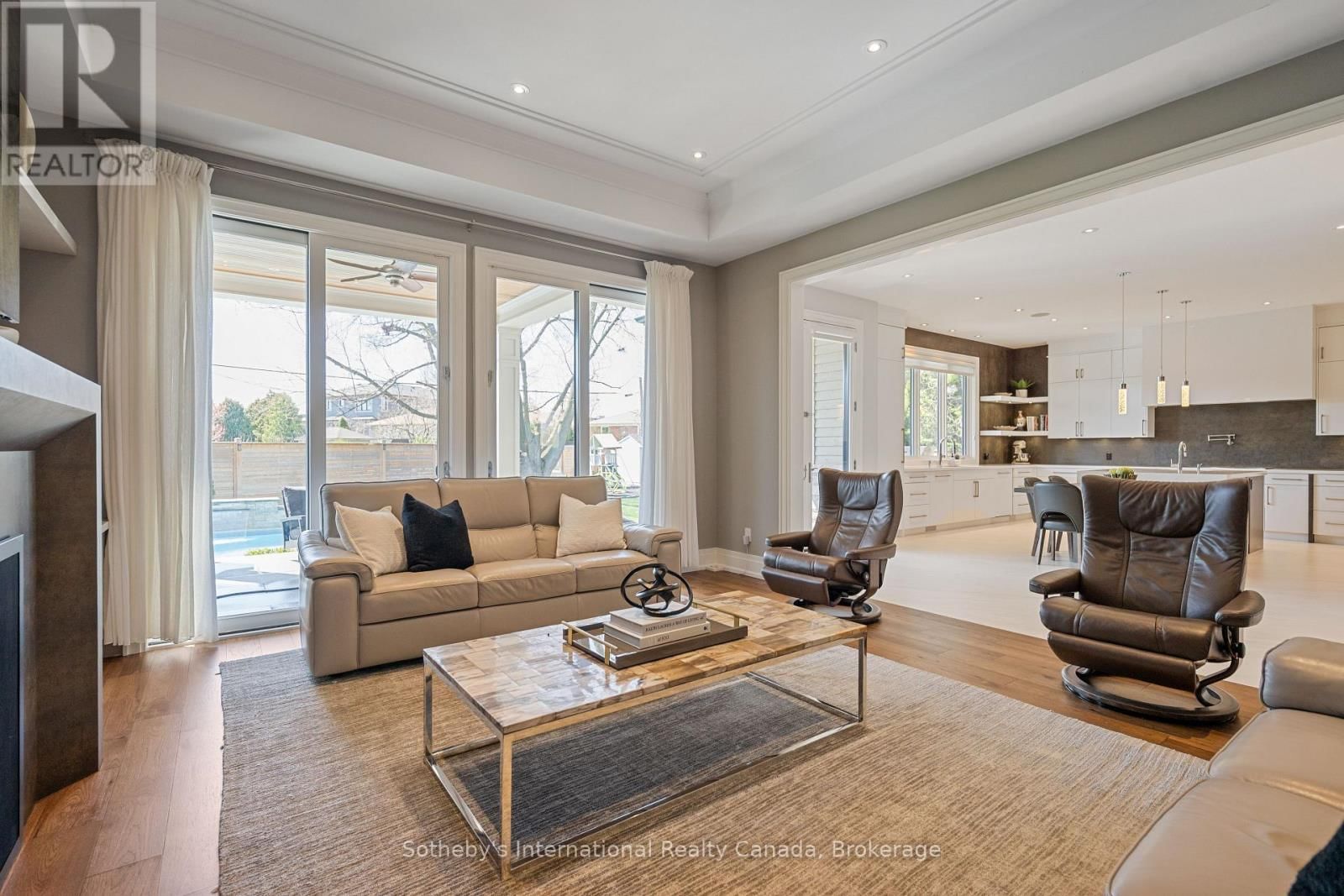 382 SANDHURST DRIVE Image 13