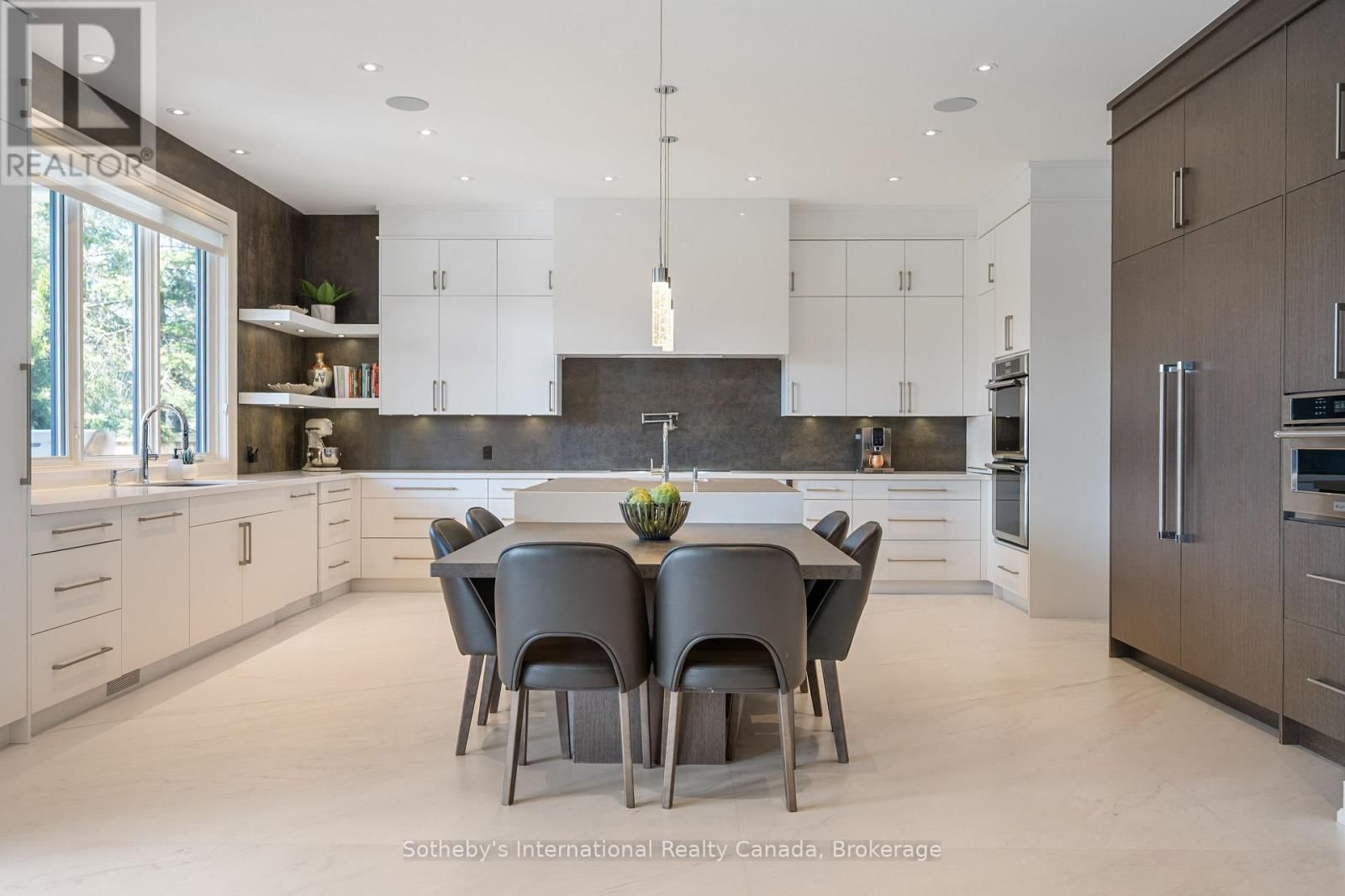 382 SANDHURST DRIVE Image 14