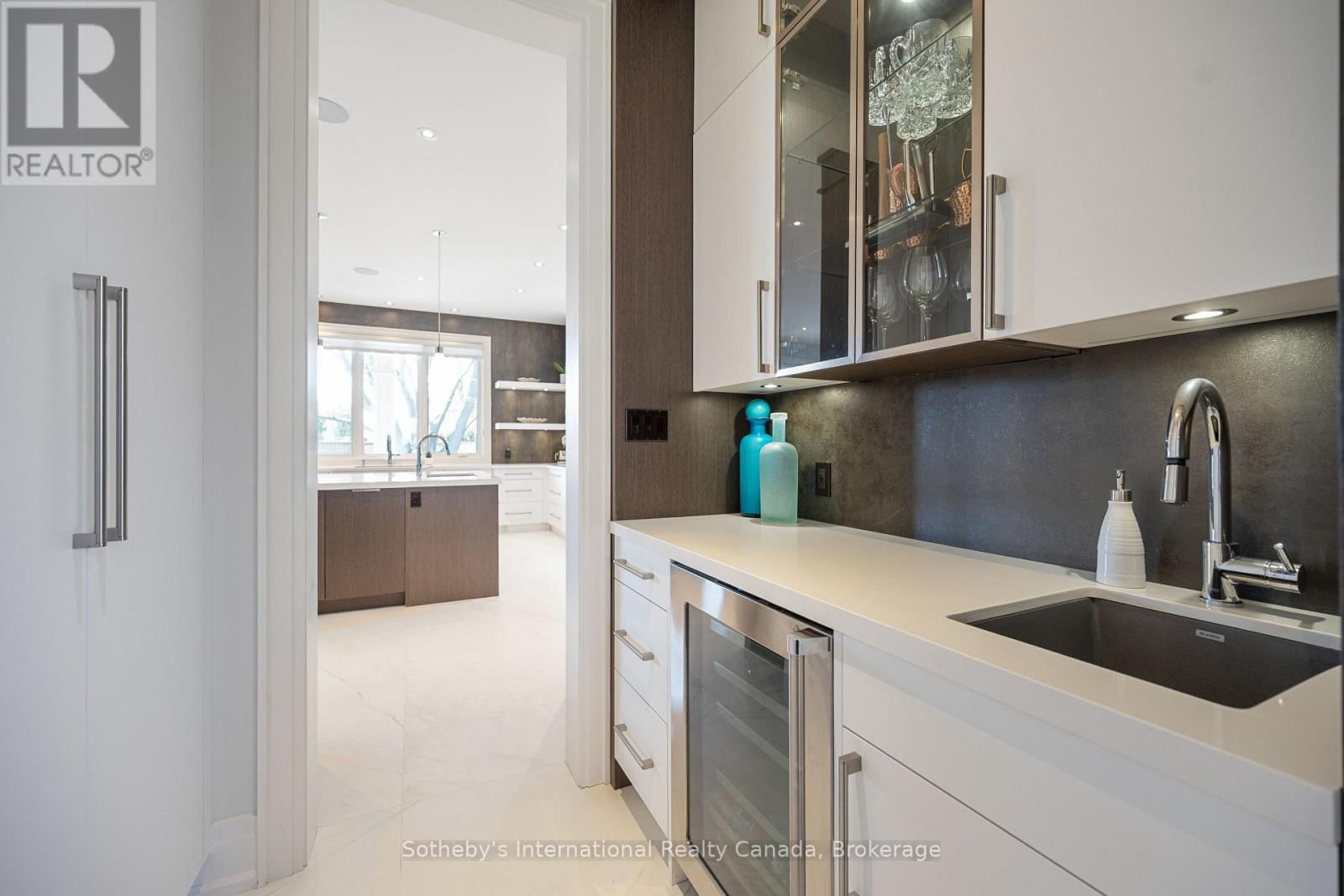 382 SANDHURST DRIVE Image 17