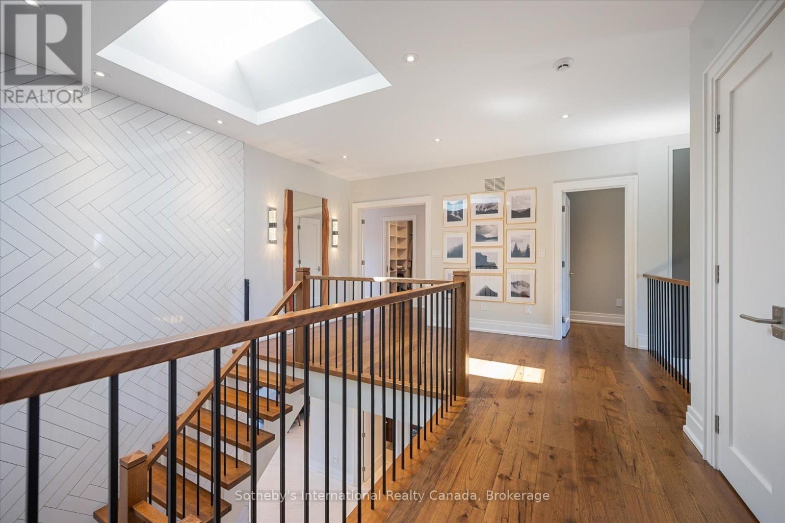 382 SANDHURST DRIVE Image 21