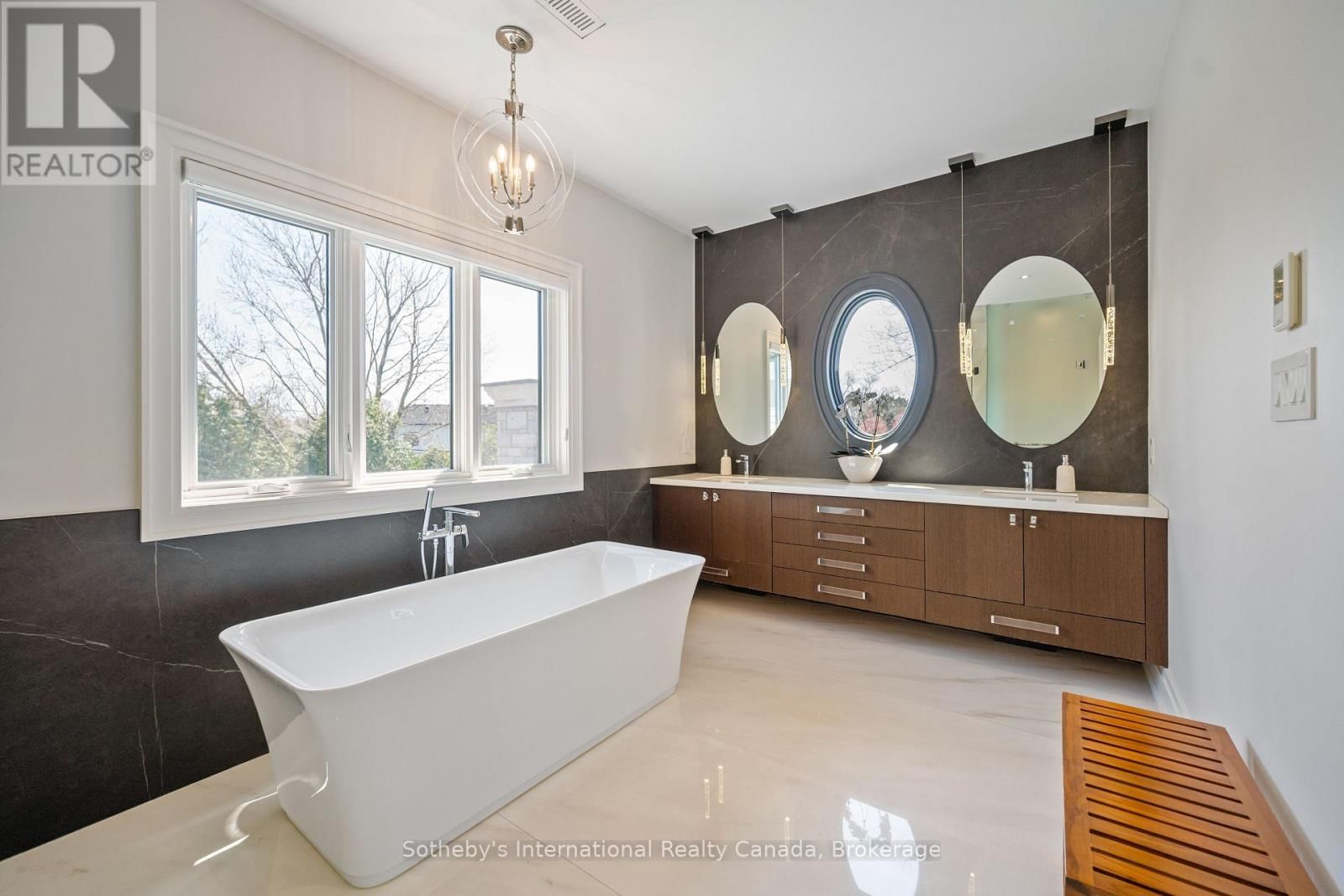 382 SANDHURST DRIVE Image 24