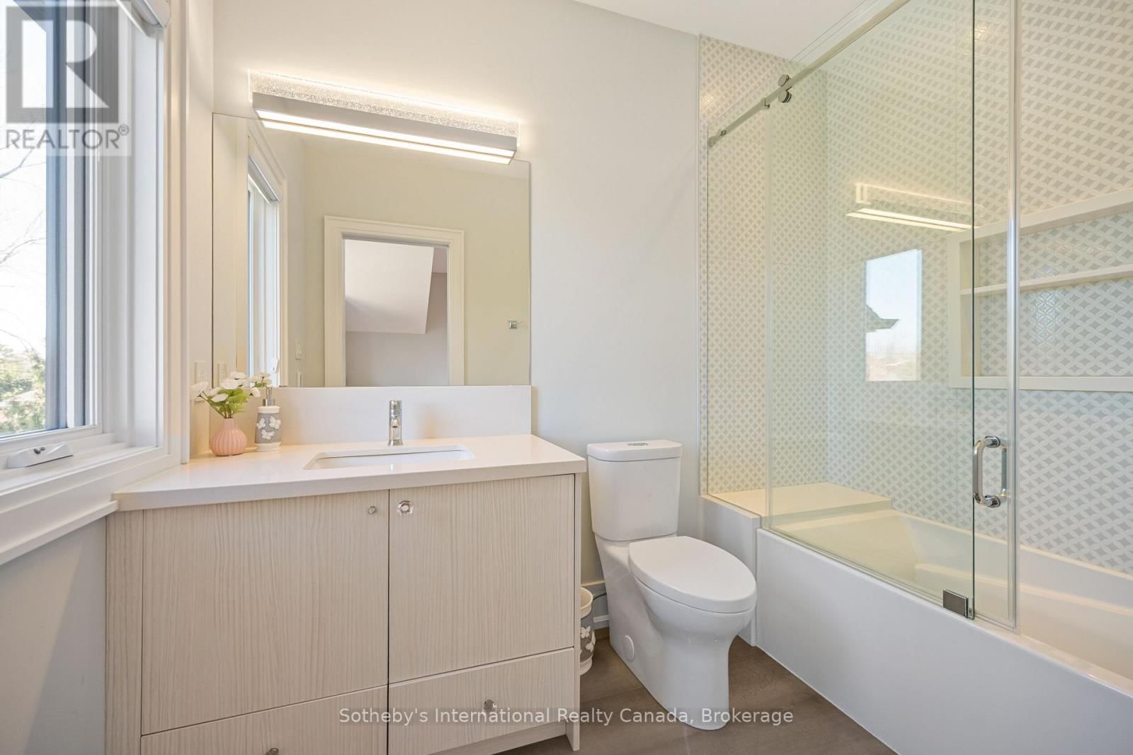 382 SANDHURST DRIVE Image 29