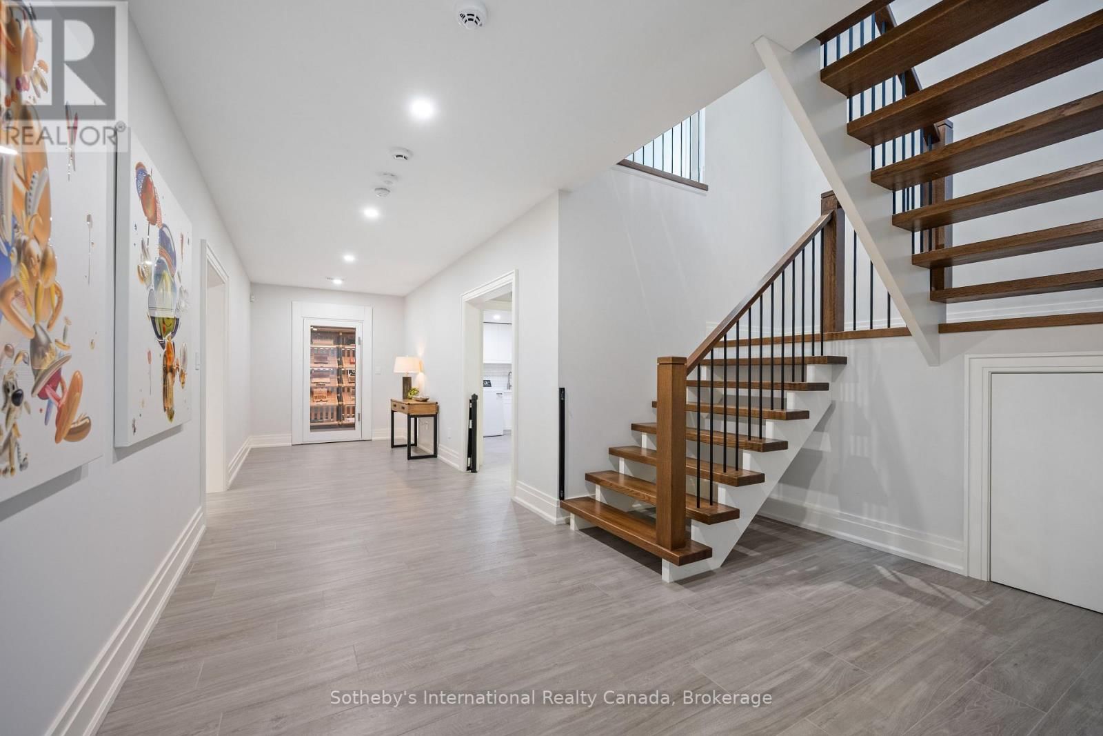 382 SANDHURST DRIVE Image 32