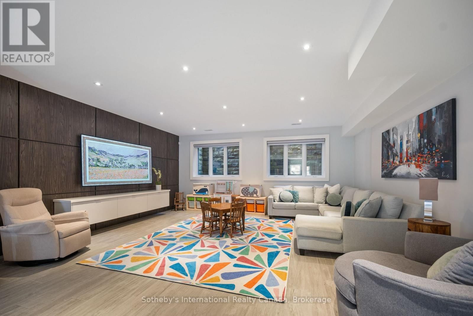 382 SANDHURST DRIVE Image 34