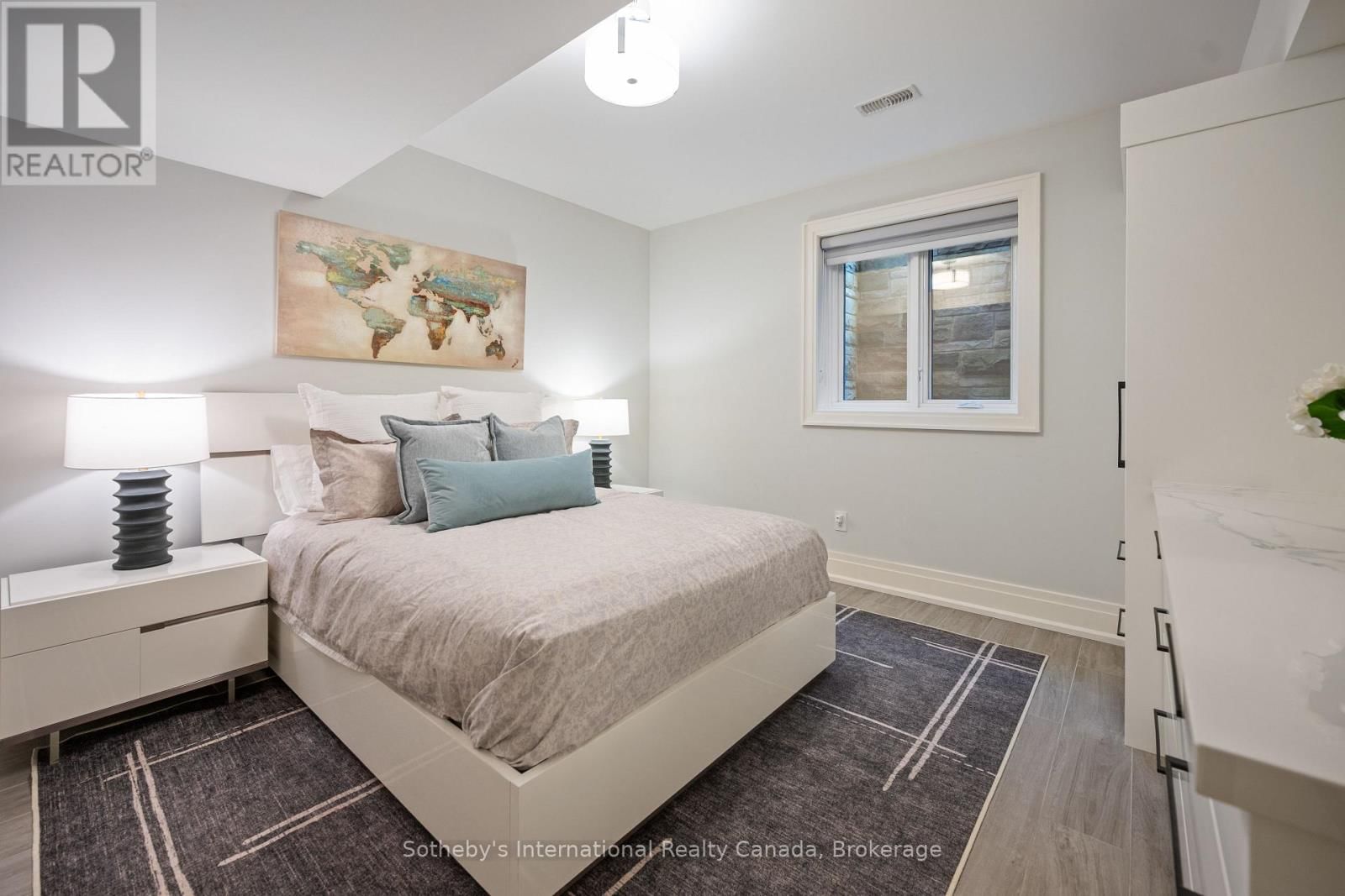 382 SANDHURST DRIVE Image 35