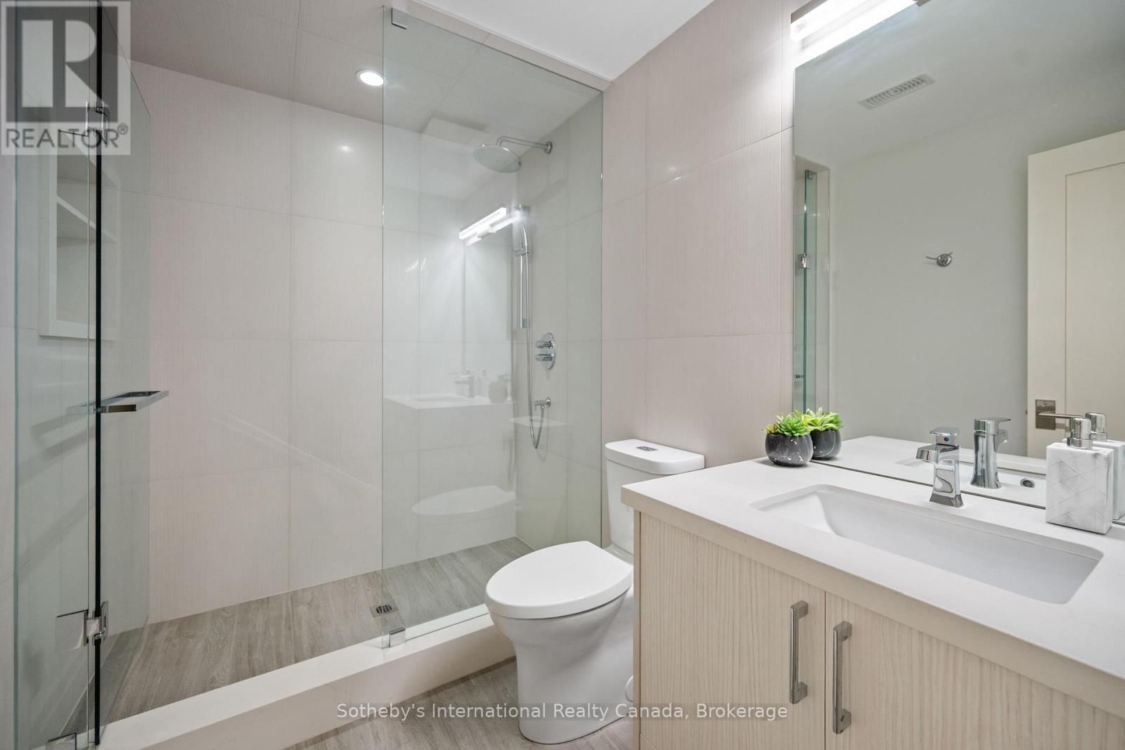 382 SANDHURST DRIVE Image 36