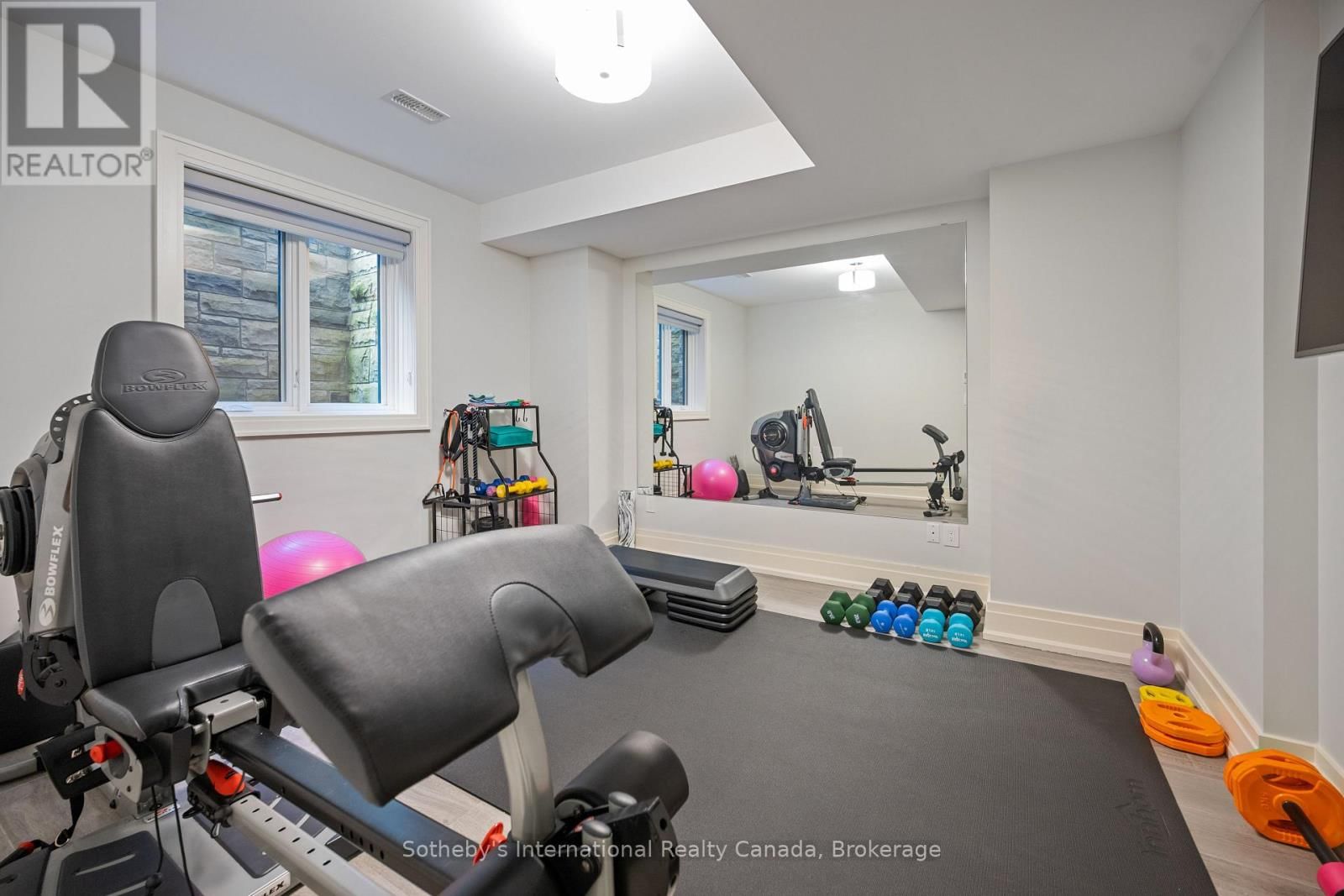 382 SANDHURST DRIVE Image 37