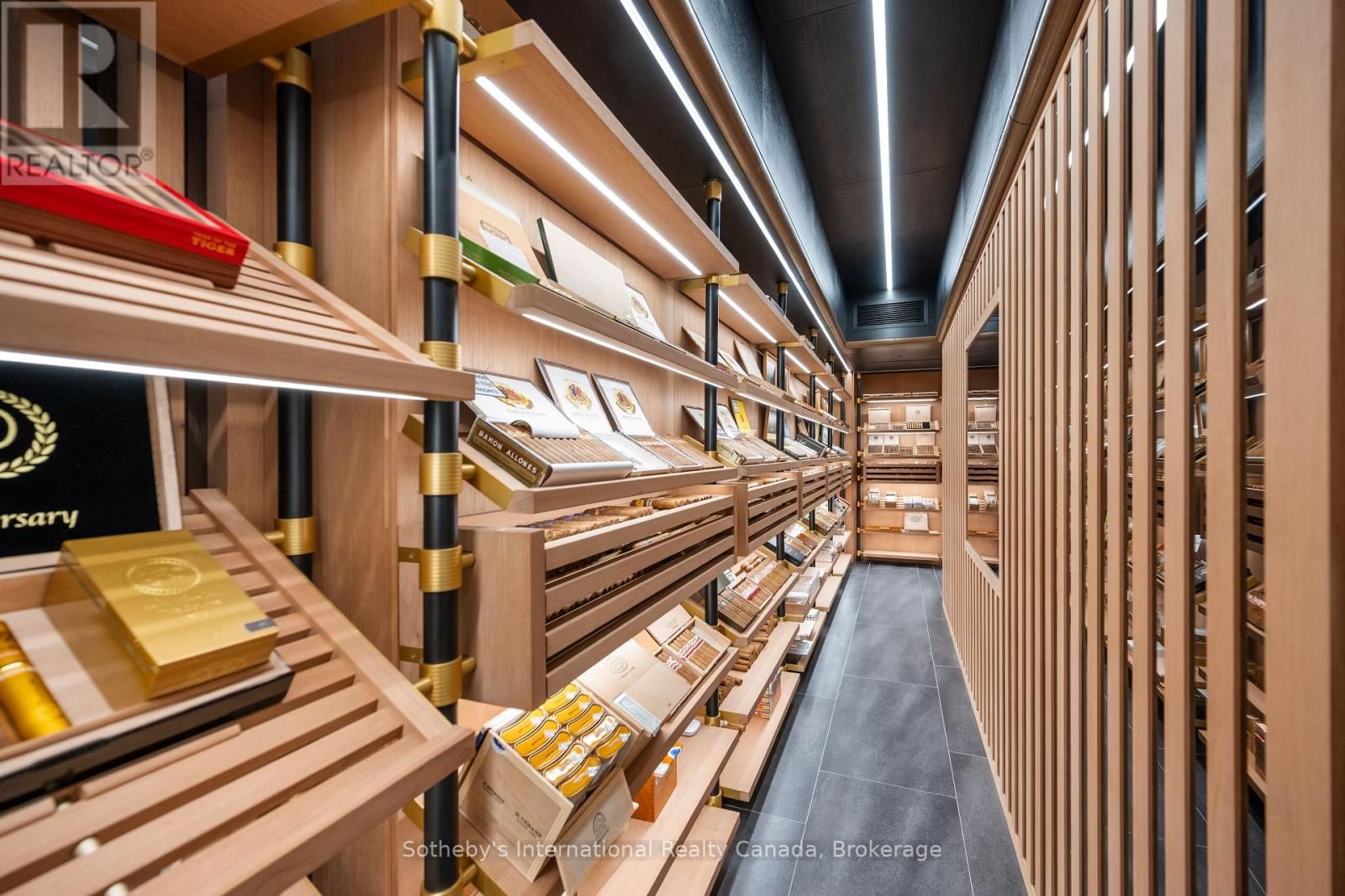 382 SANDHURST DRIVE Image 40