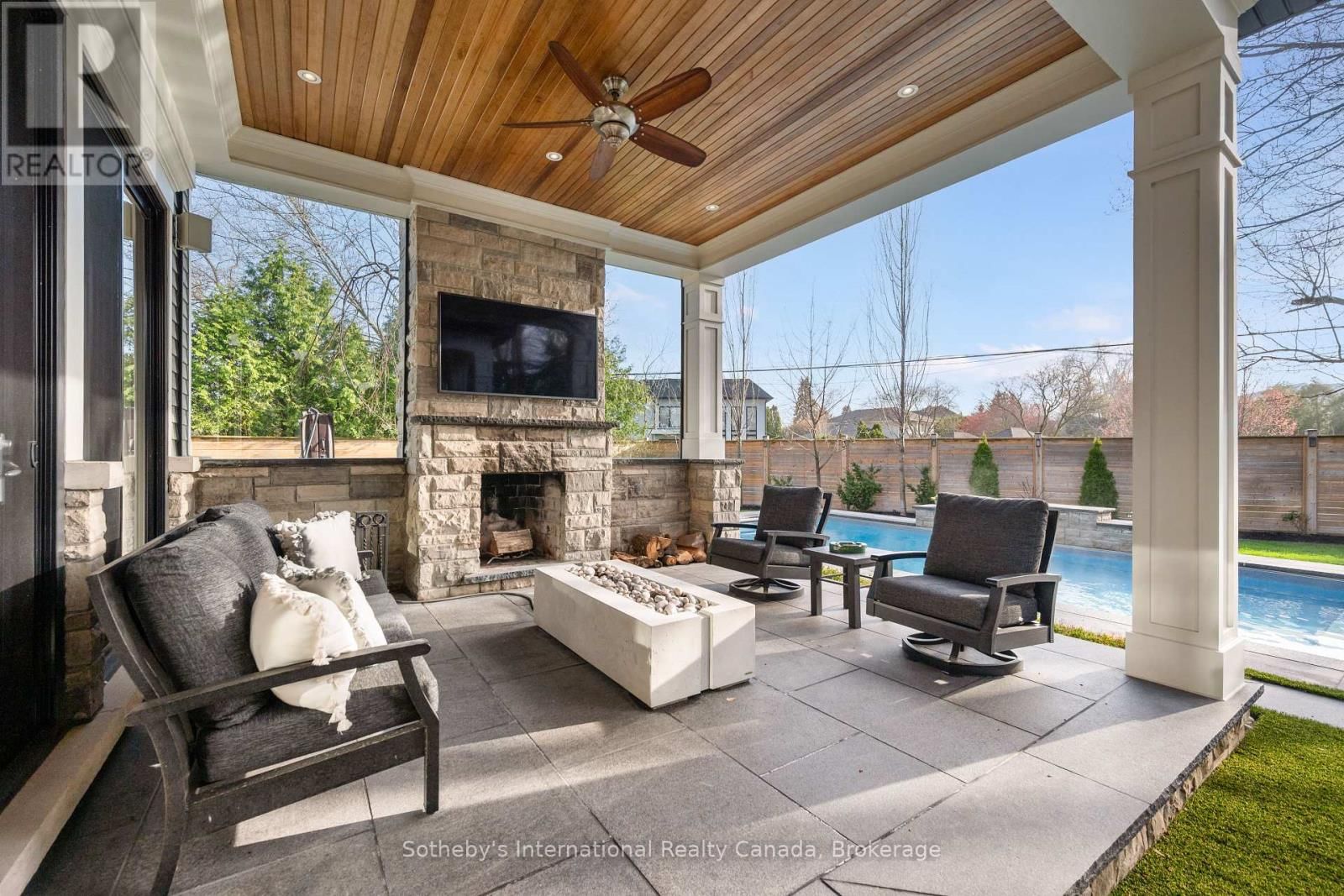 382 SANDHURST DRIVE Image 42