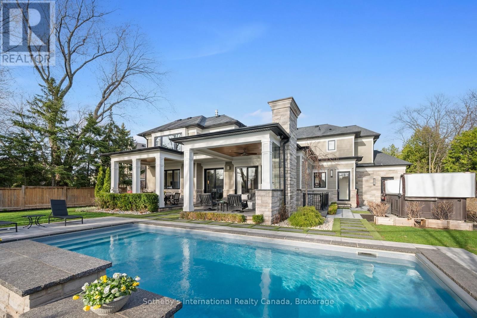 382 SANDHURST DRIVE Image 44