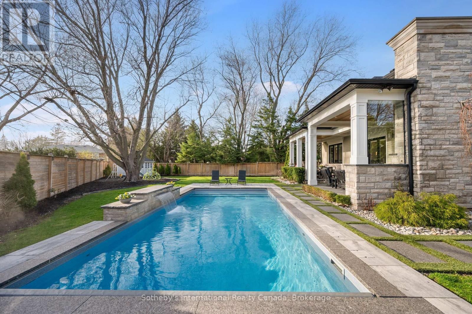 382 SANDHURST DRIVE Image 45