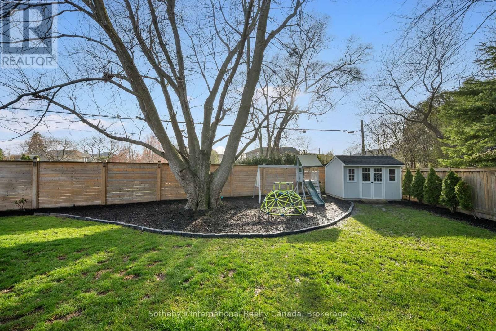 382 SANDHURST DRIVE Image 47