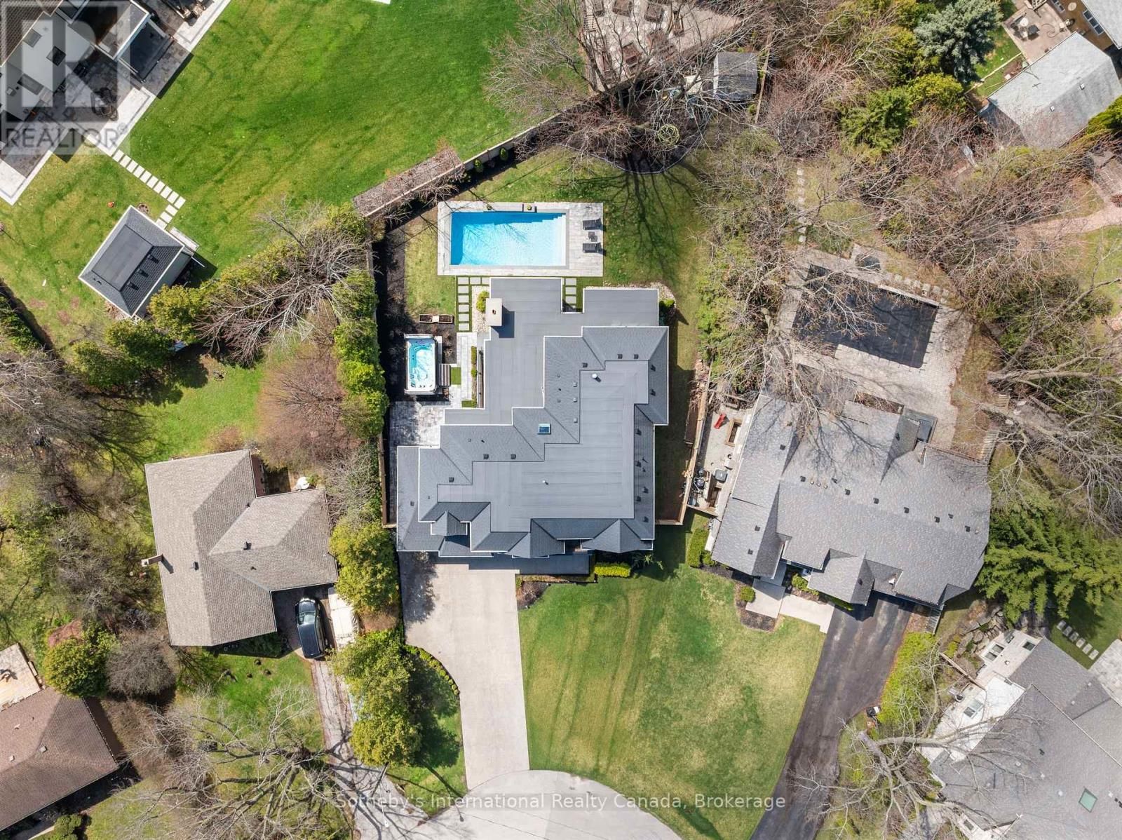 382 SANDHURST DRIVE Image 50