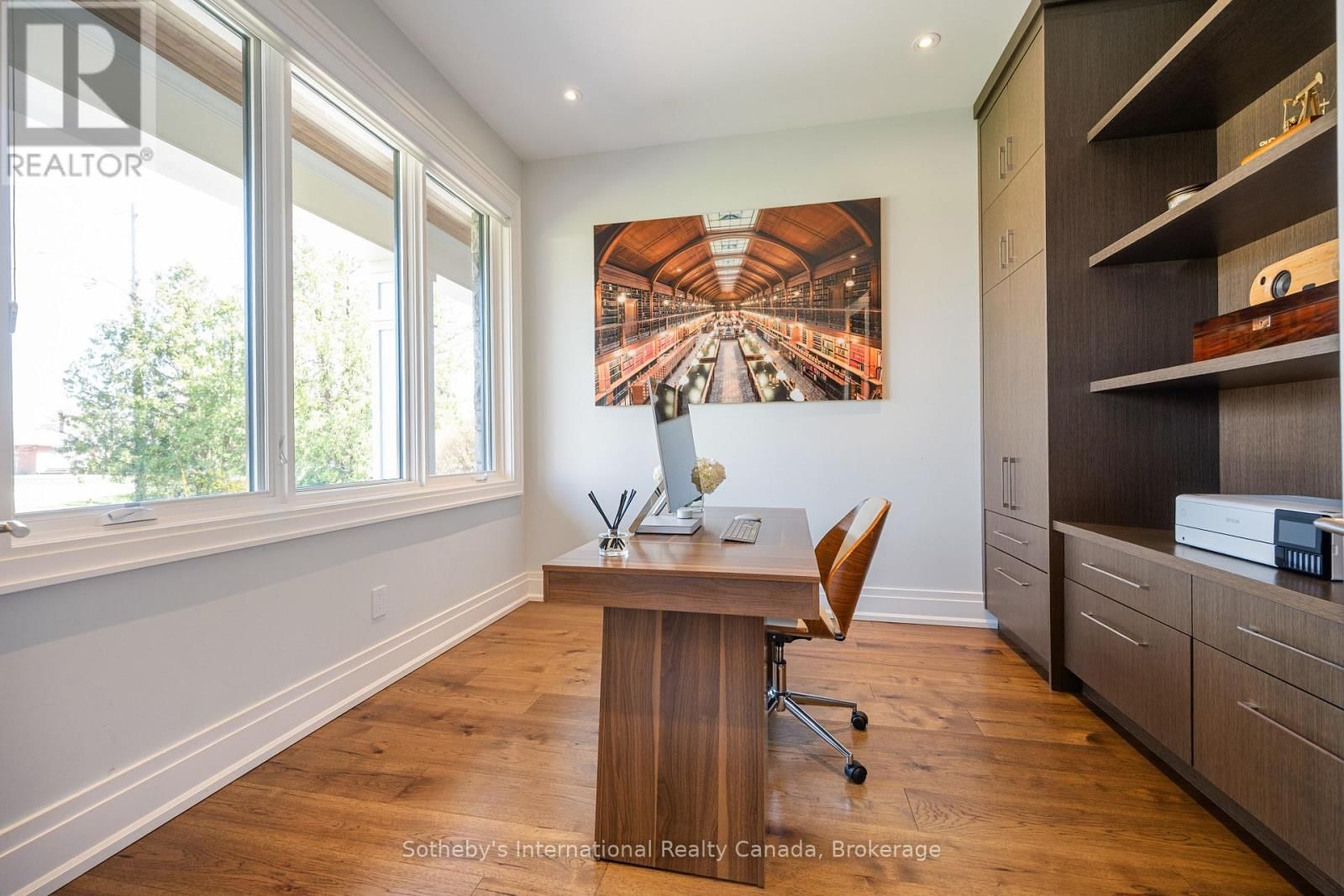 382 SANDHURST DRIVE Image 9