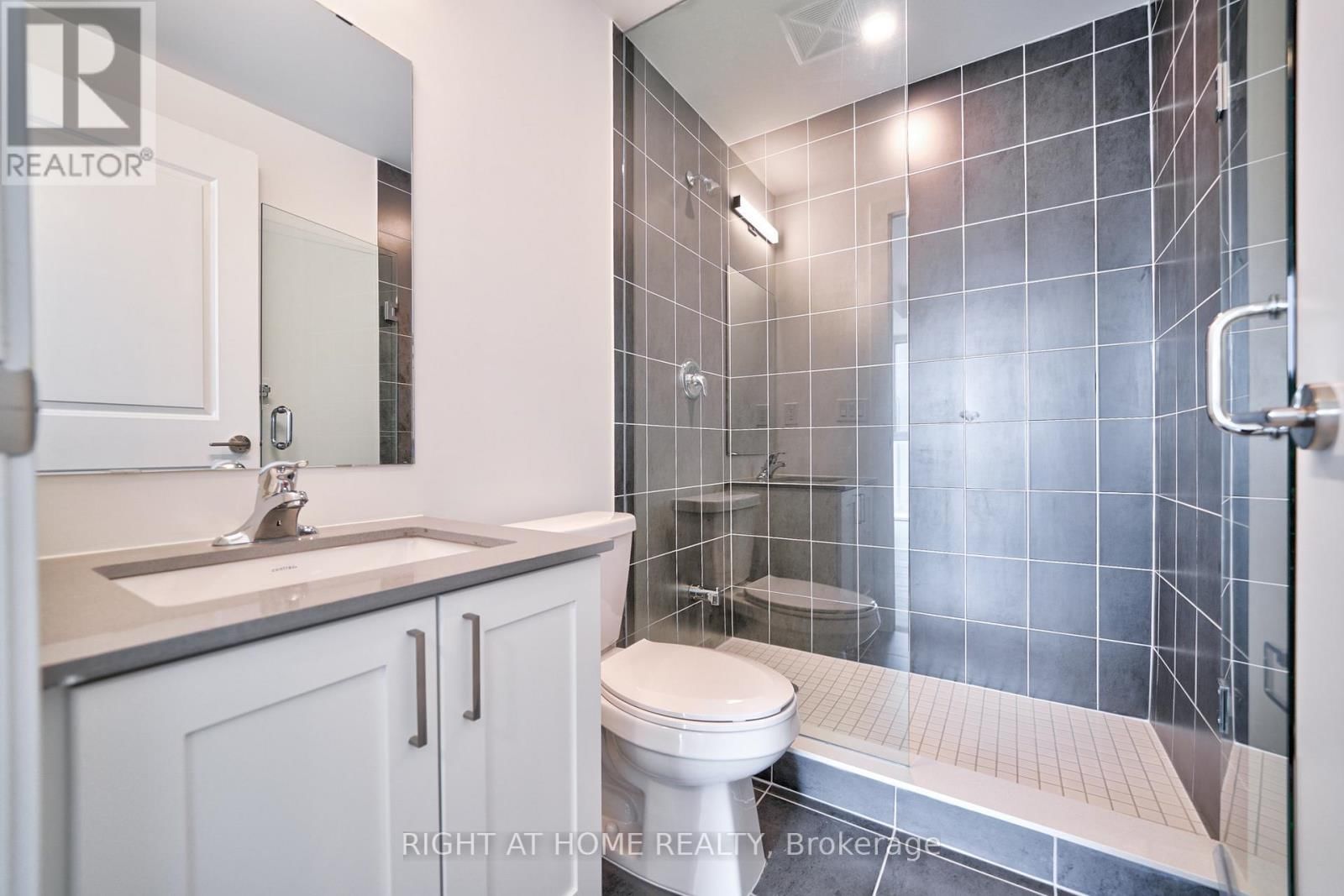 1063 DOUGLAS MCCURDY COMM CIRCLE Image 14