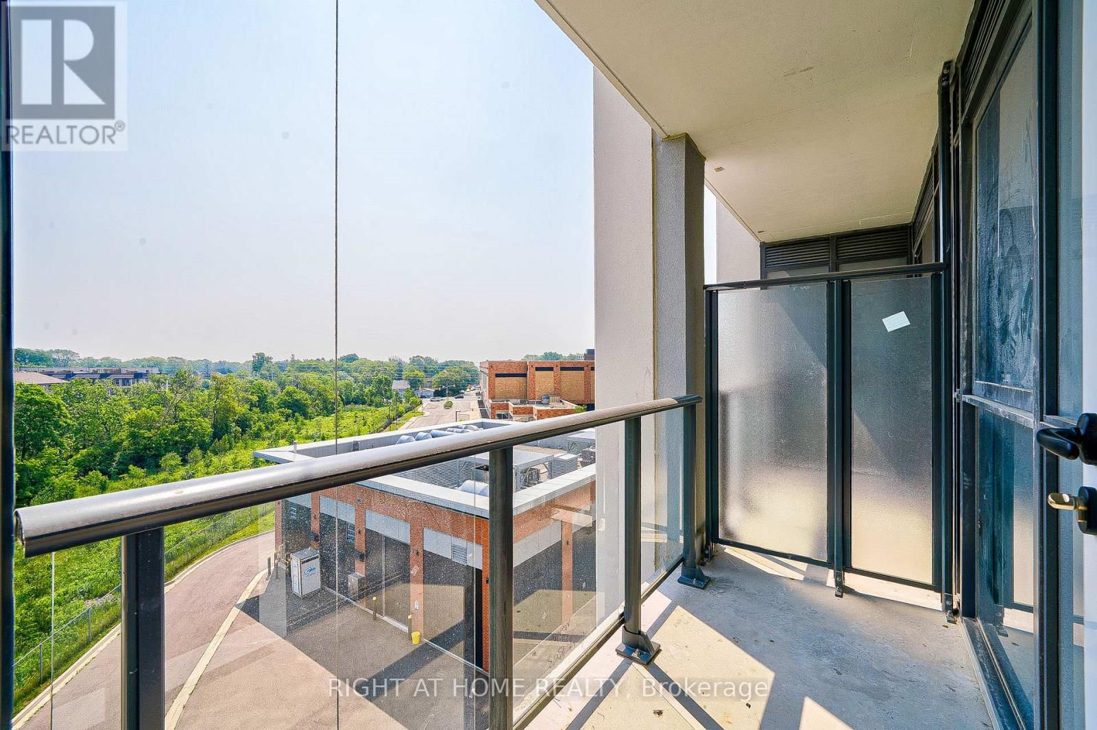 1063 DOUGLAS MCCURDY COMM CIRCLE Image 18