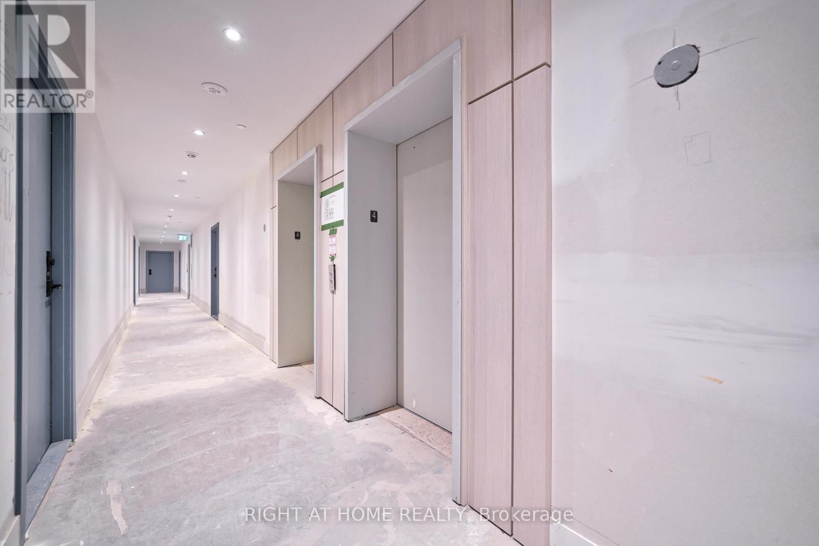 1063 DOUGLAS MCCURDY COMM CIRCLE Image 2