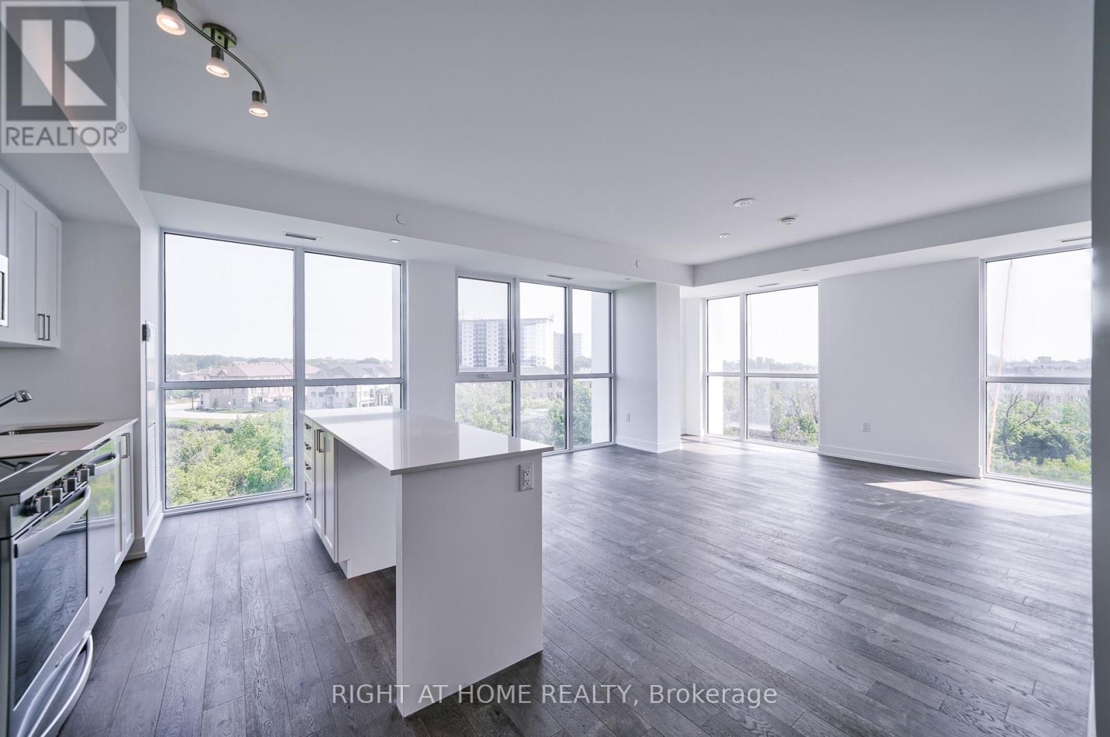 1063 DOUGLAS MCCURDY COMM CIRCLE Image 4