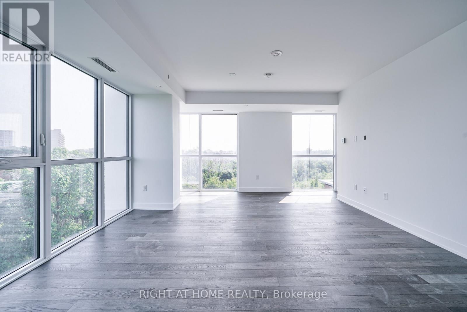 1063 DOUGLAS MCCURDY COMM CIRCLE Image 6