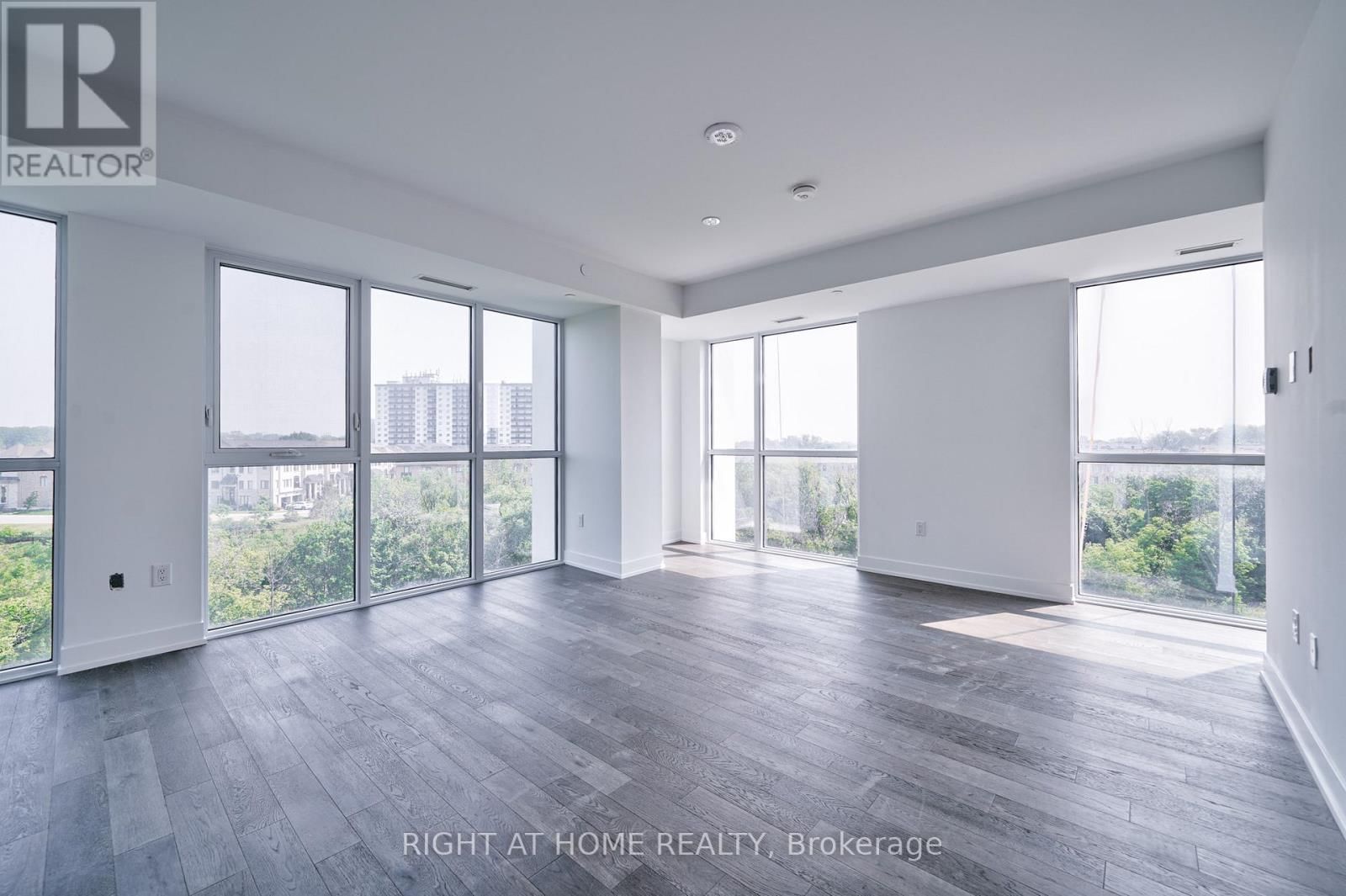 1063 DOUGLAS MCCURDY COMM CIRCLE Image 7