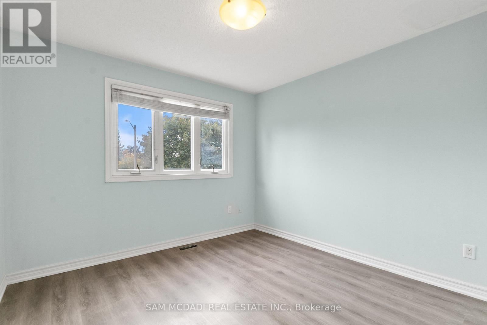 149 SUNFOREST DRIVE Image 32