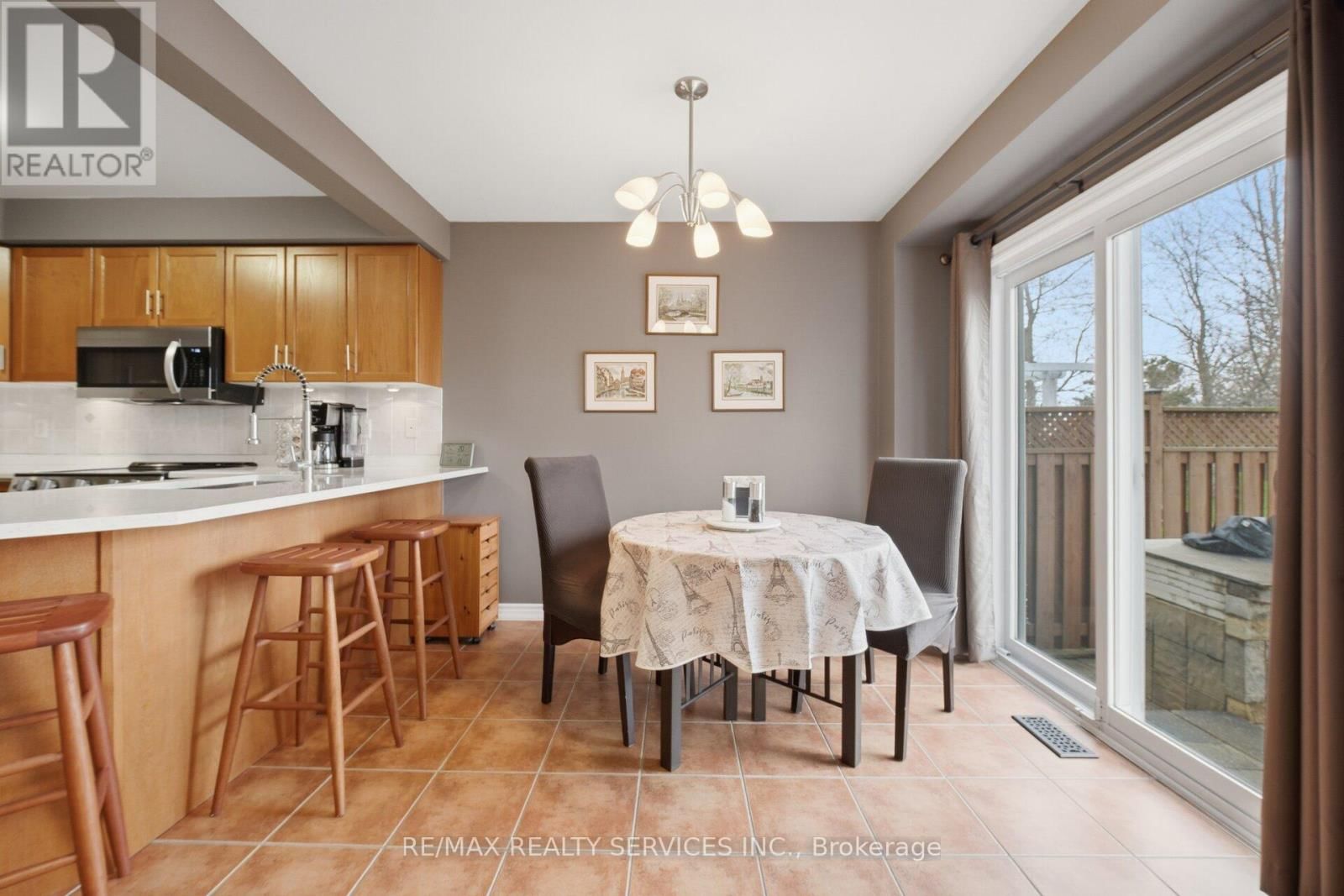 252 VINTAGE GATE Image 18