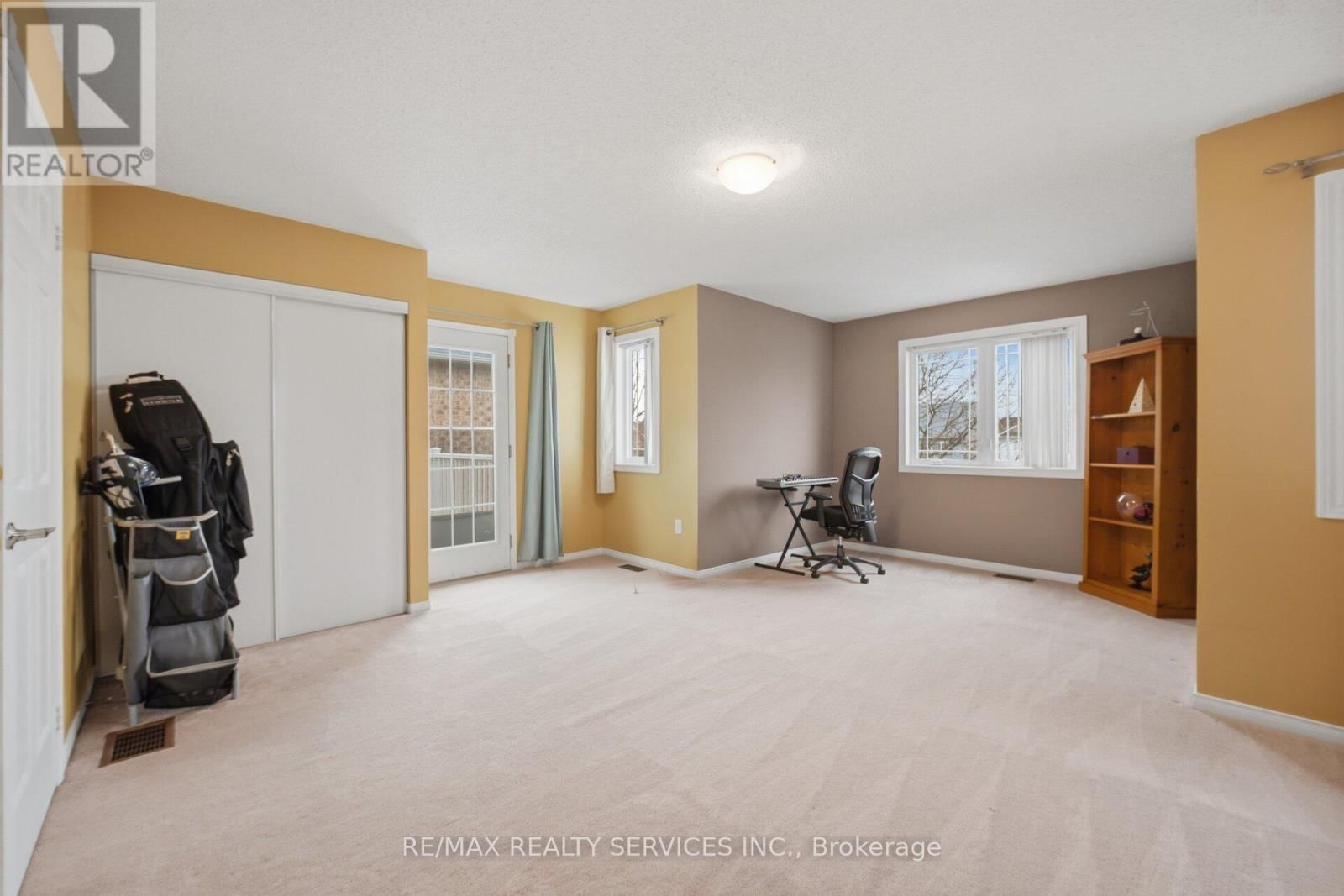 252 VINTAGE GATE Image 23