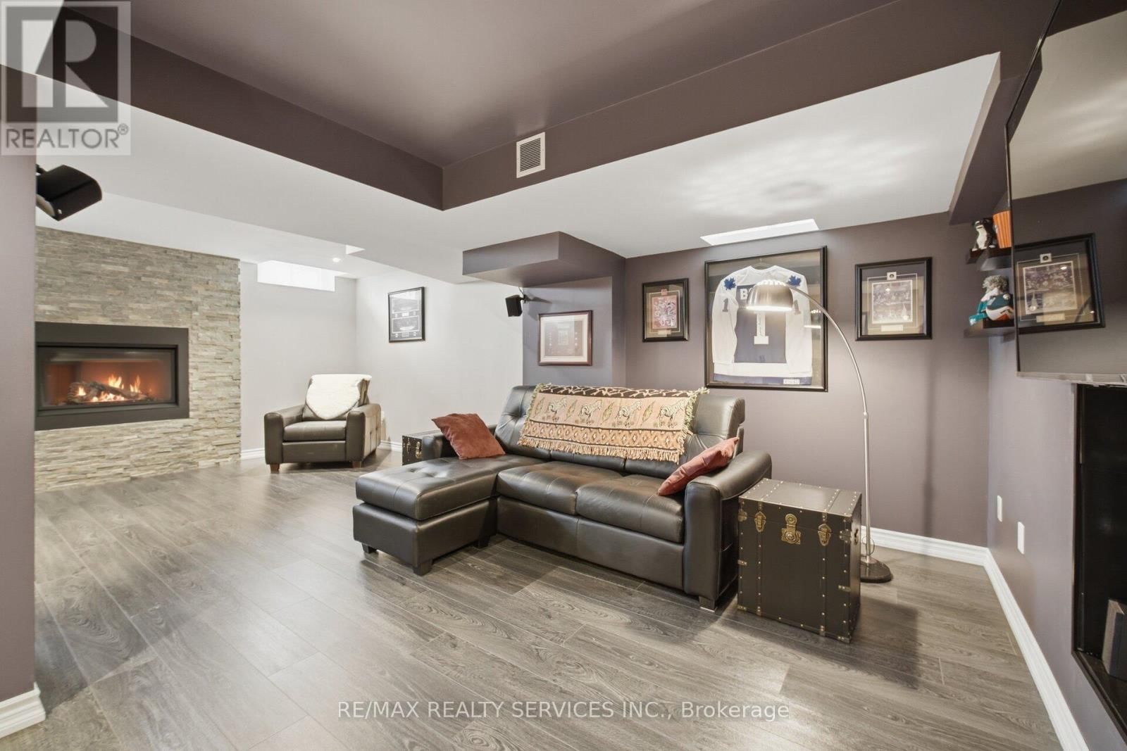 252 VINTAGE GATE Image 30