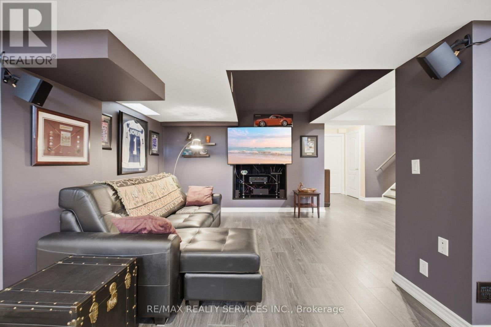 252 VINTAGE GATE Image 31