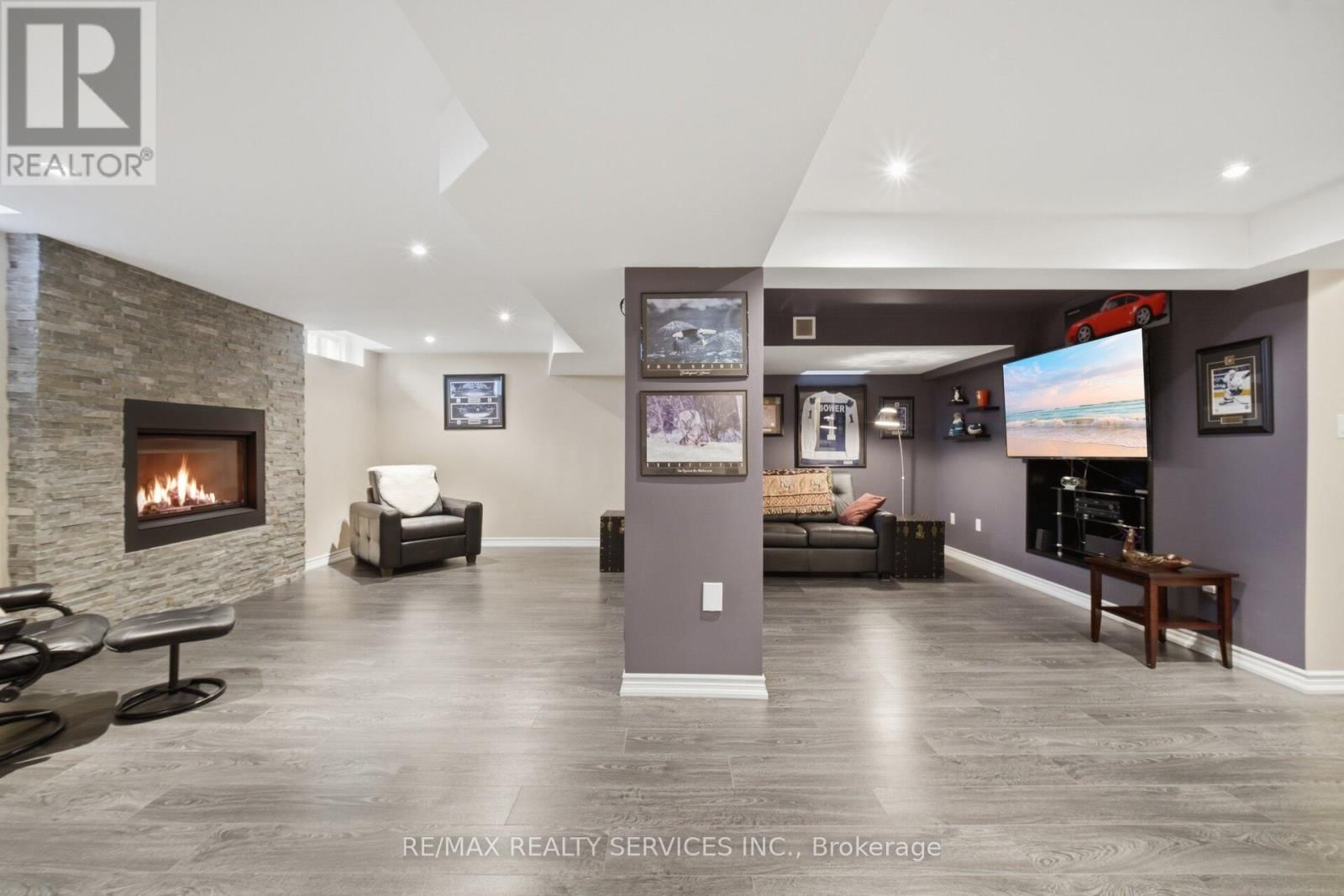 252 VINTAGE GATE Image 35