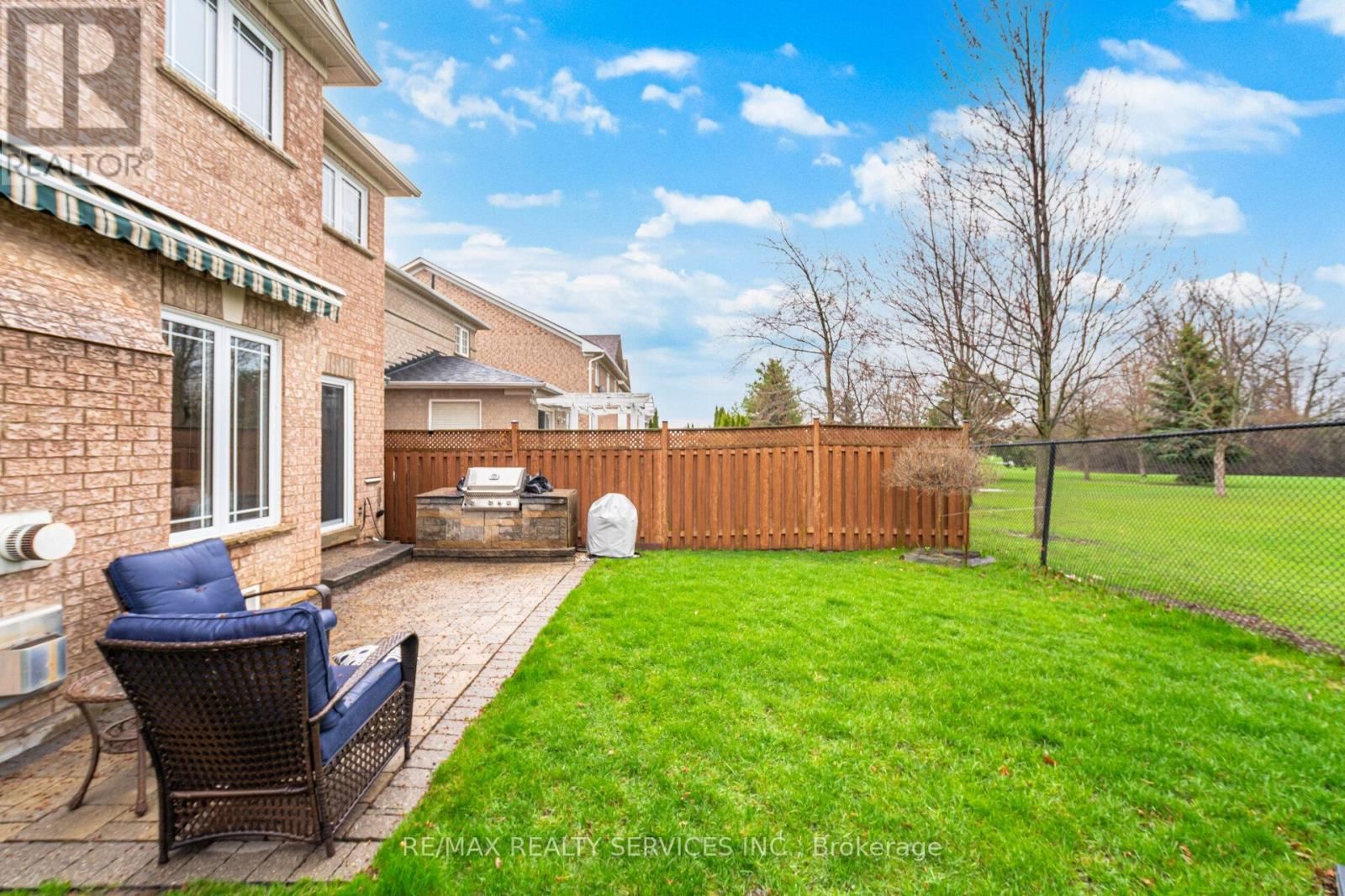 252 VINTAGE GATE Image 38