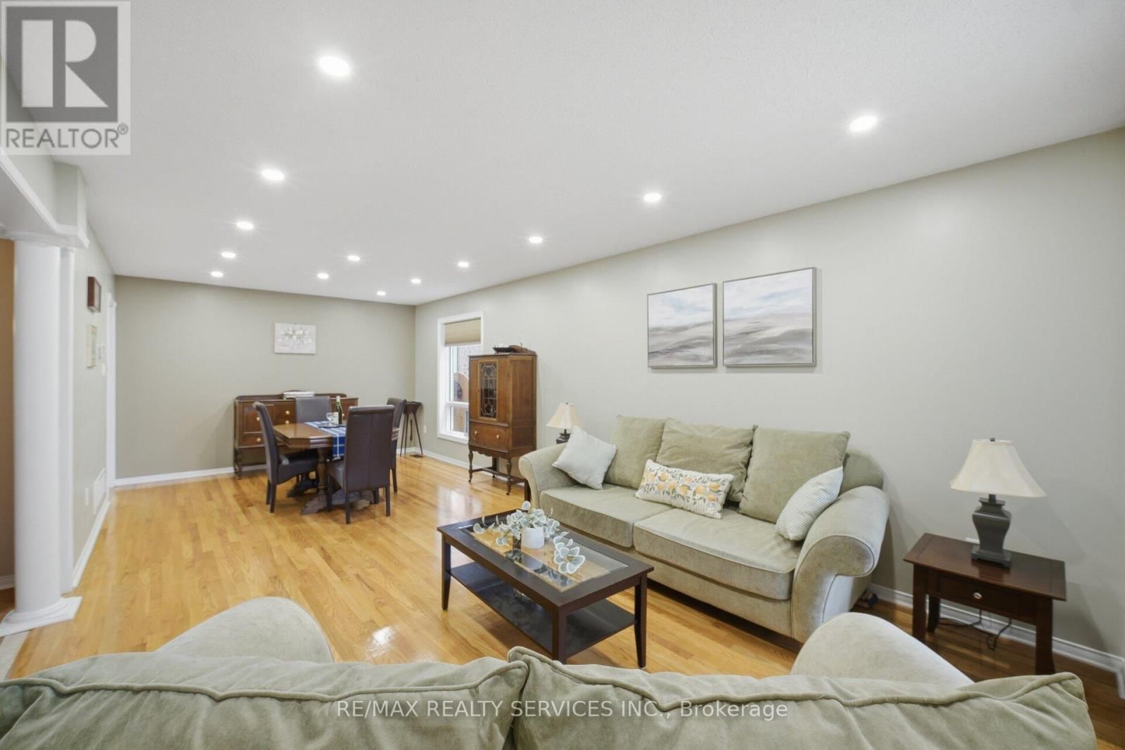 252 VINTAGE GATE Image 6